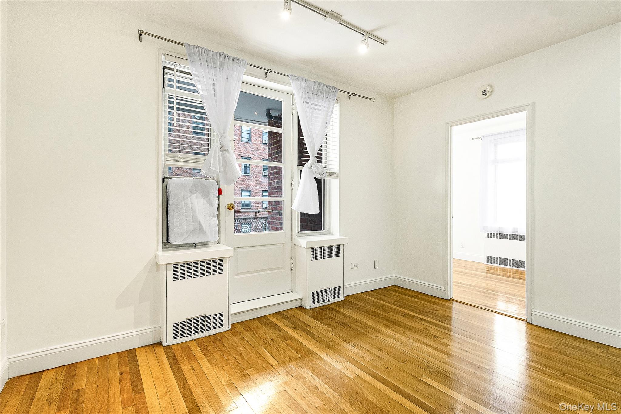 #9 photo, 104-20 68th Drive, クイーンズ区 Forest Hills , NY 11375