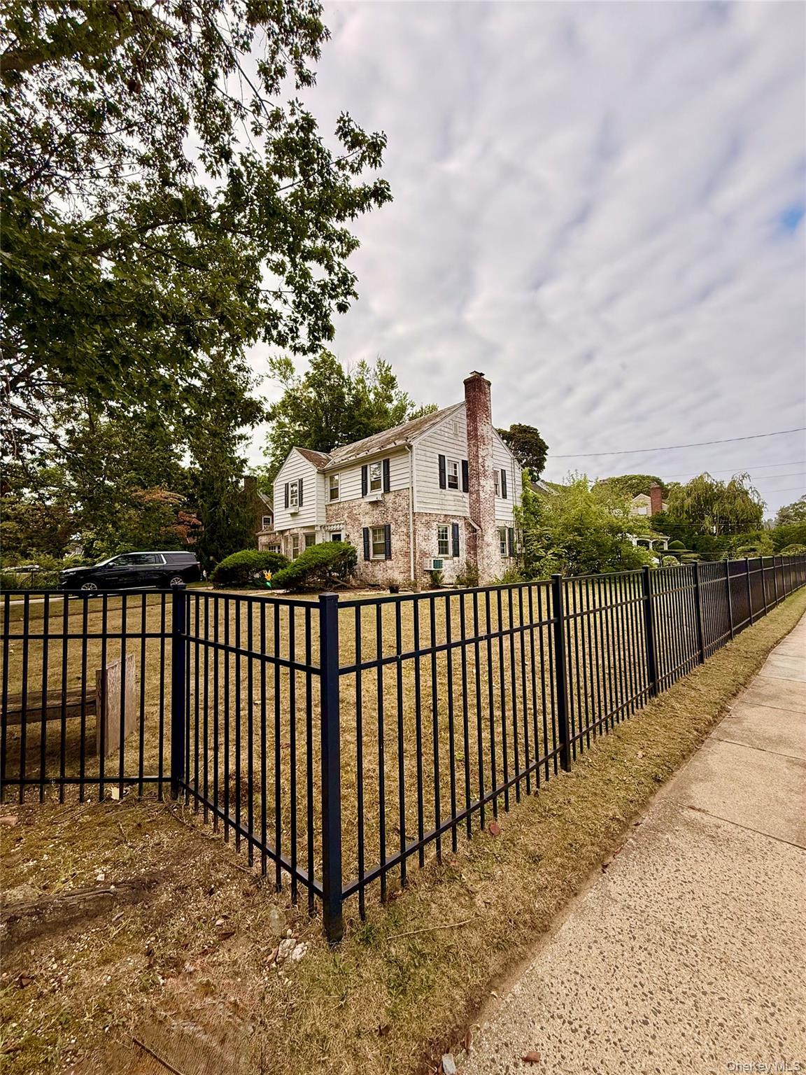 #9 photo, 139 New York Avenue, Freeport , NY 11520