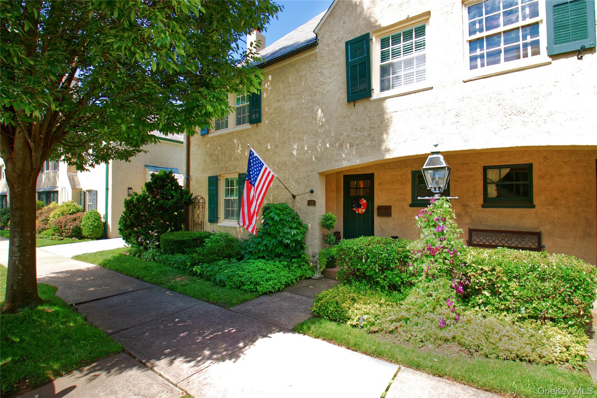 #1 photo, 22 Franklin Court, ناسو Garden City , NY 11530