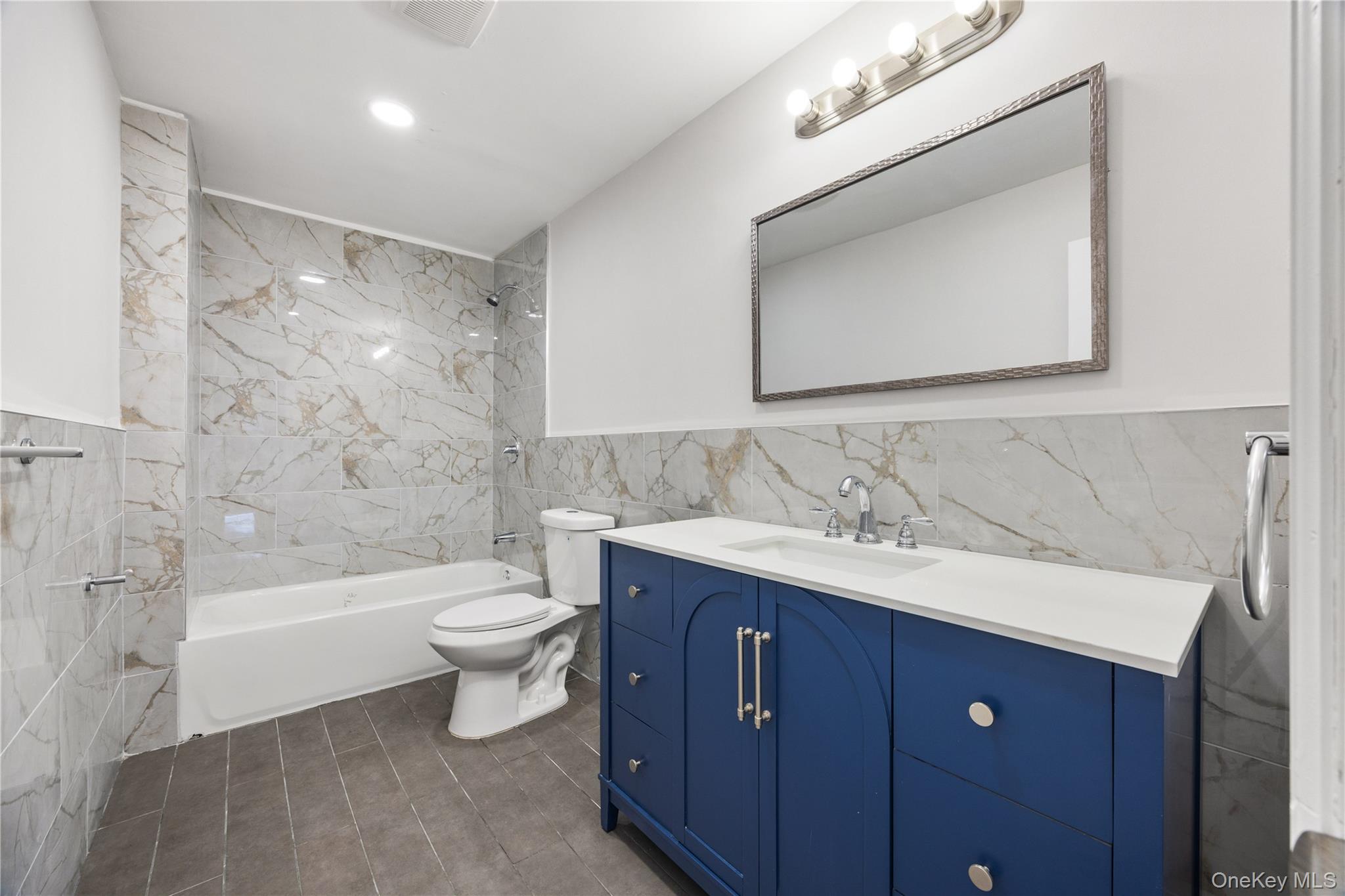 #17 photo, 1150 E 214th Street, Bronx , NY 10469