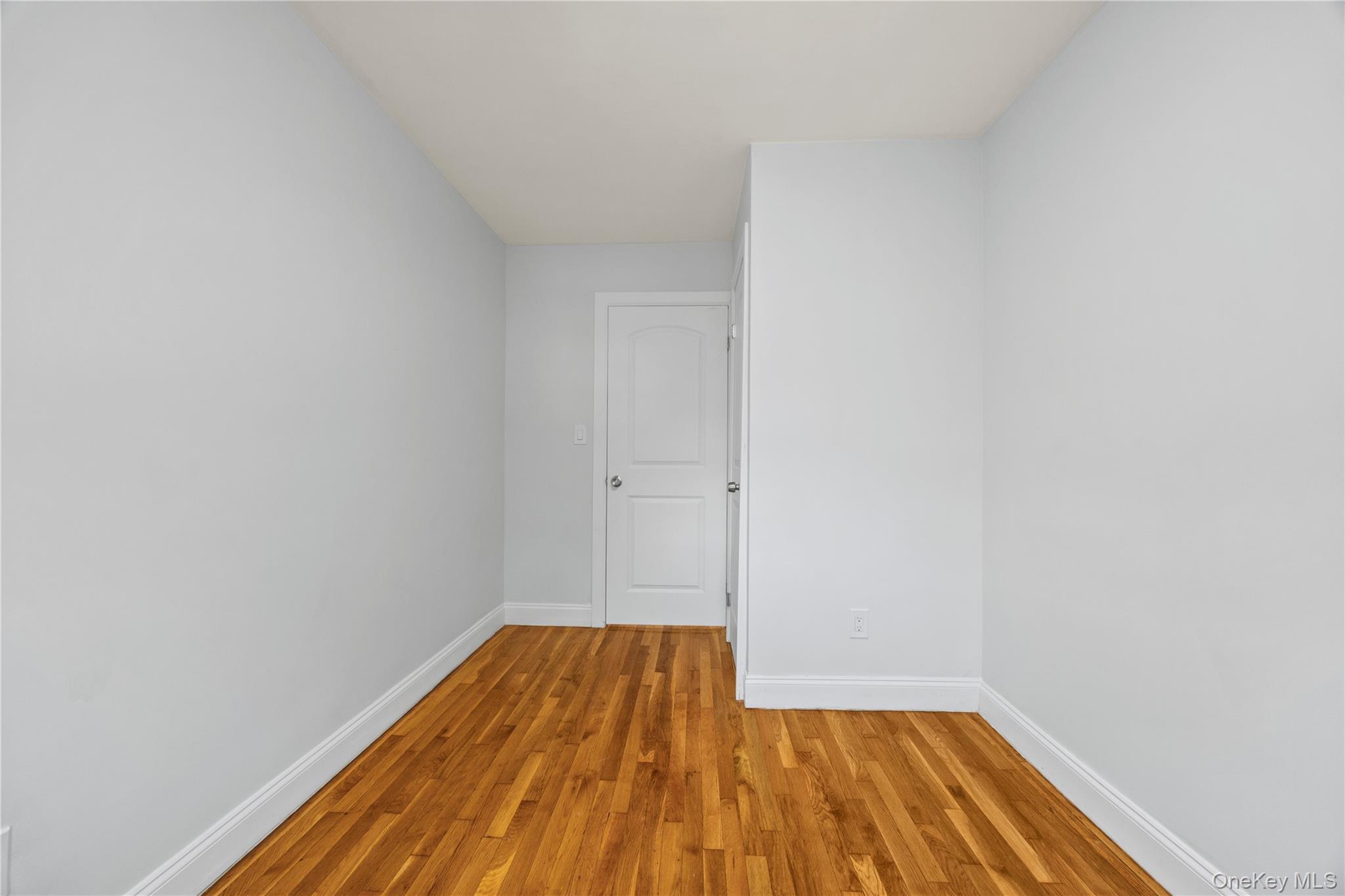 #20 photo, 1150 E 214th Street, Bronx , NY 10469