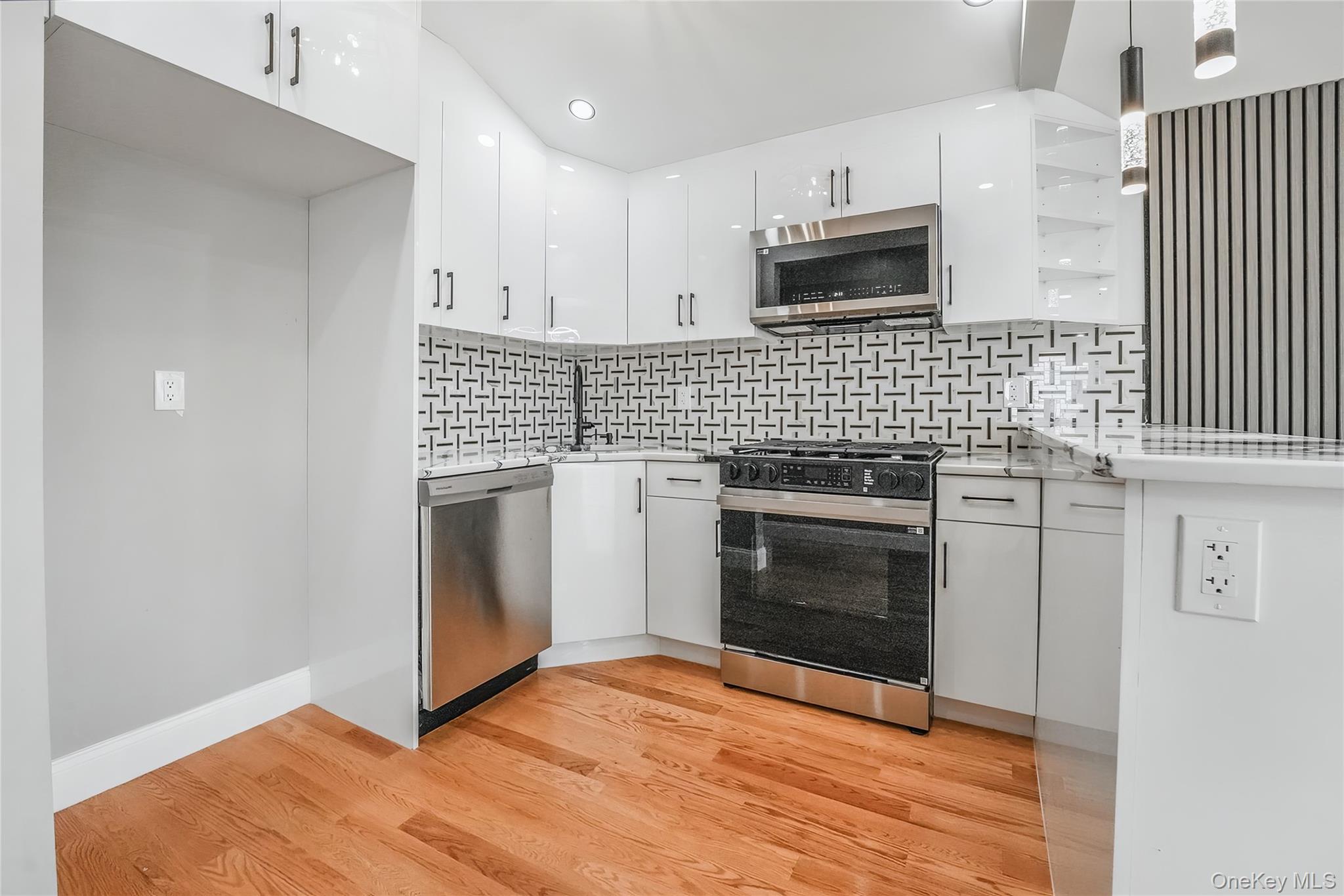 #5 photo, 116-39 Newburg St, Saint Albans , NY 11412