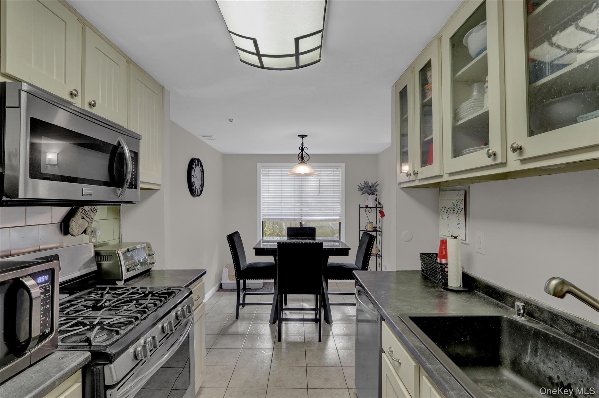 #10 photo, 431 Clubhouse Court, Coram , NY 11727