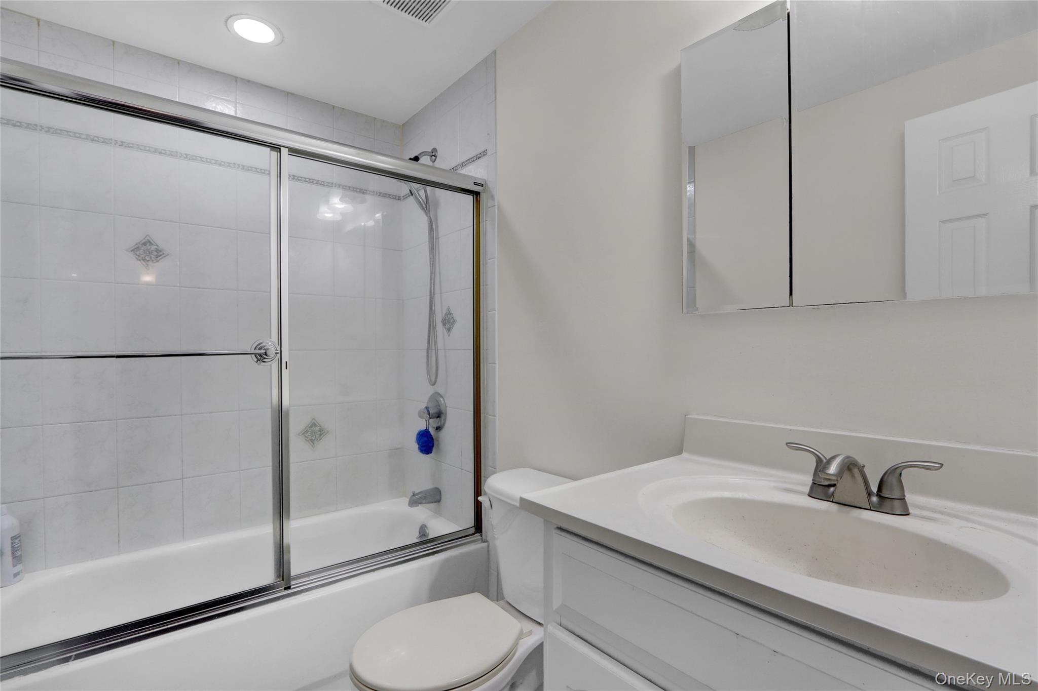 #11 photo, 431 Clubhouse Court, Coram , NY 11727