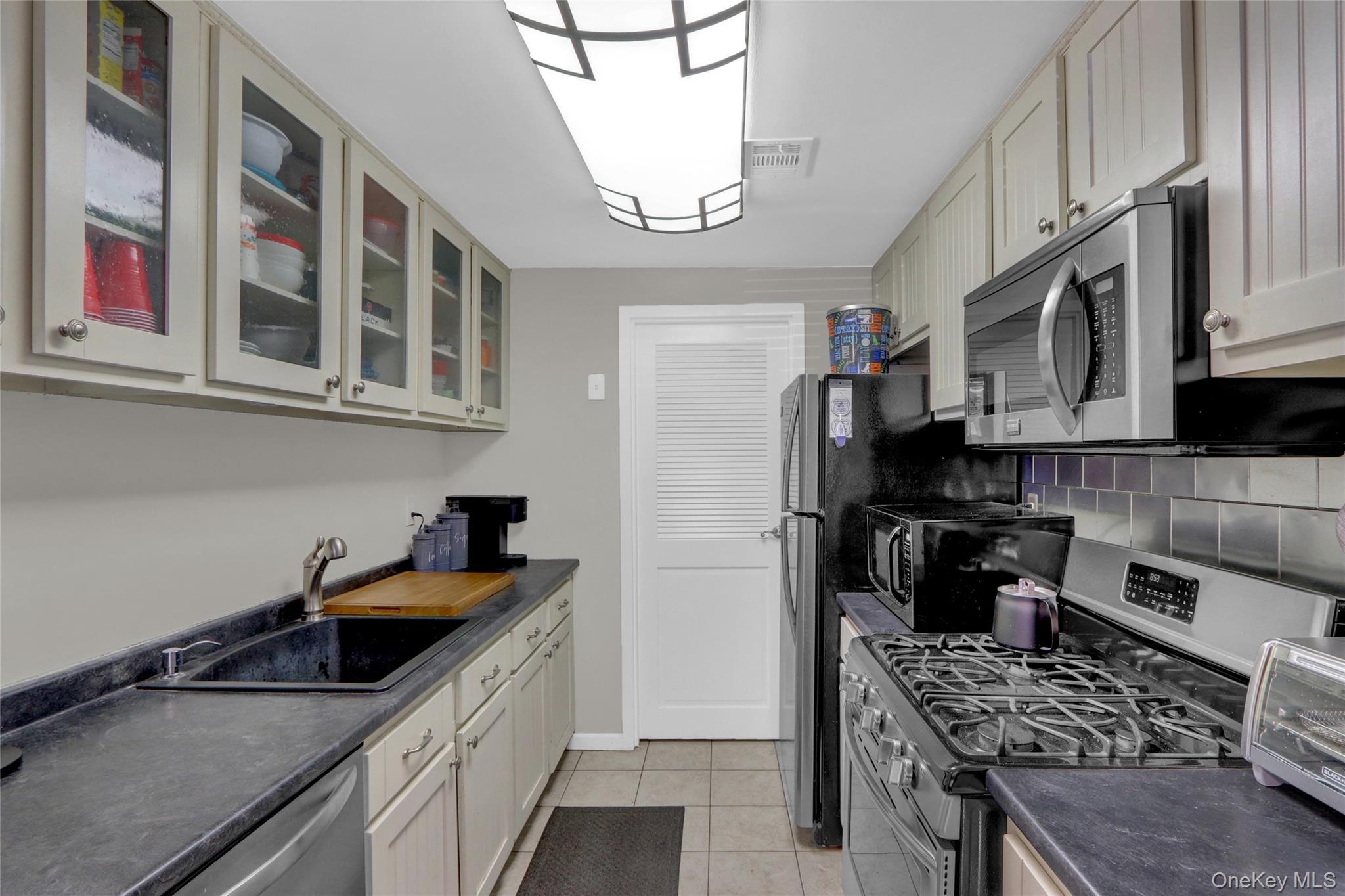 #8 photo, 431 Clubhouse Court, Coram , NY 11727