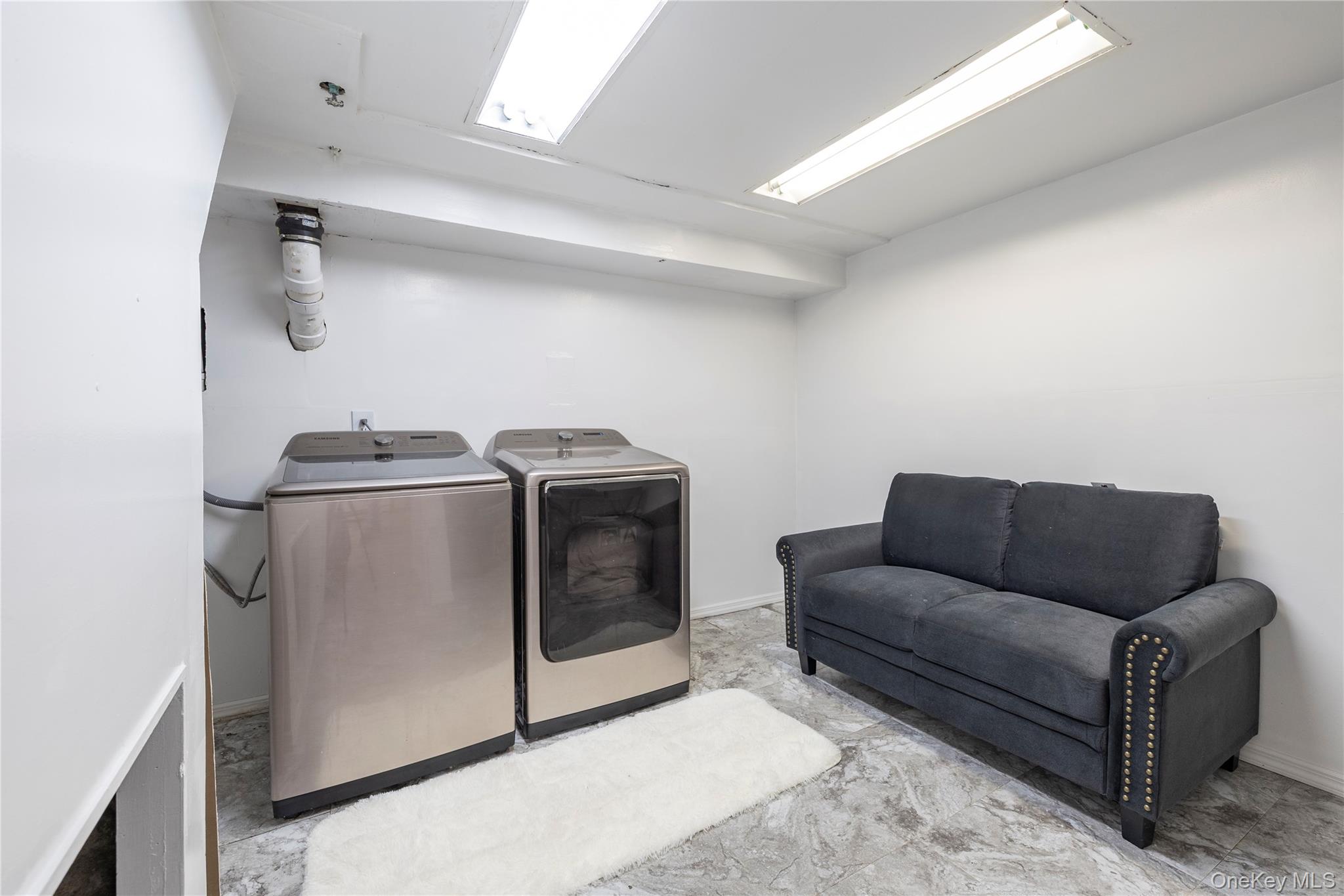 #17 photo, 5 Evelyn Court, Massapequa , NY 11758