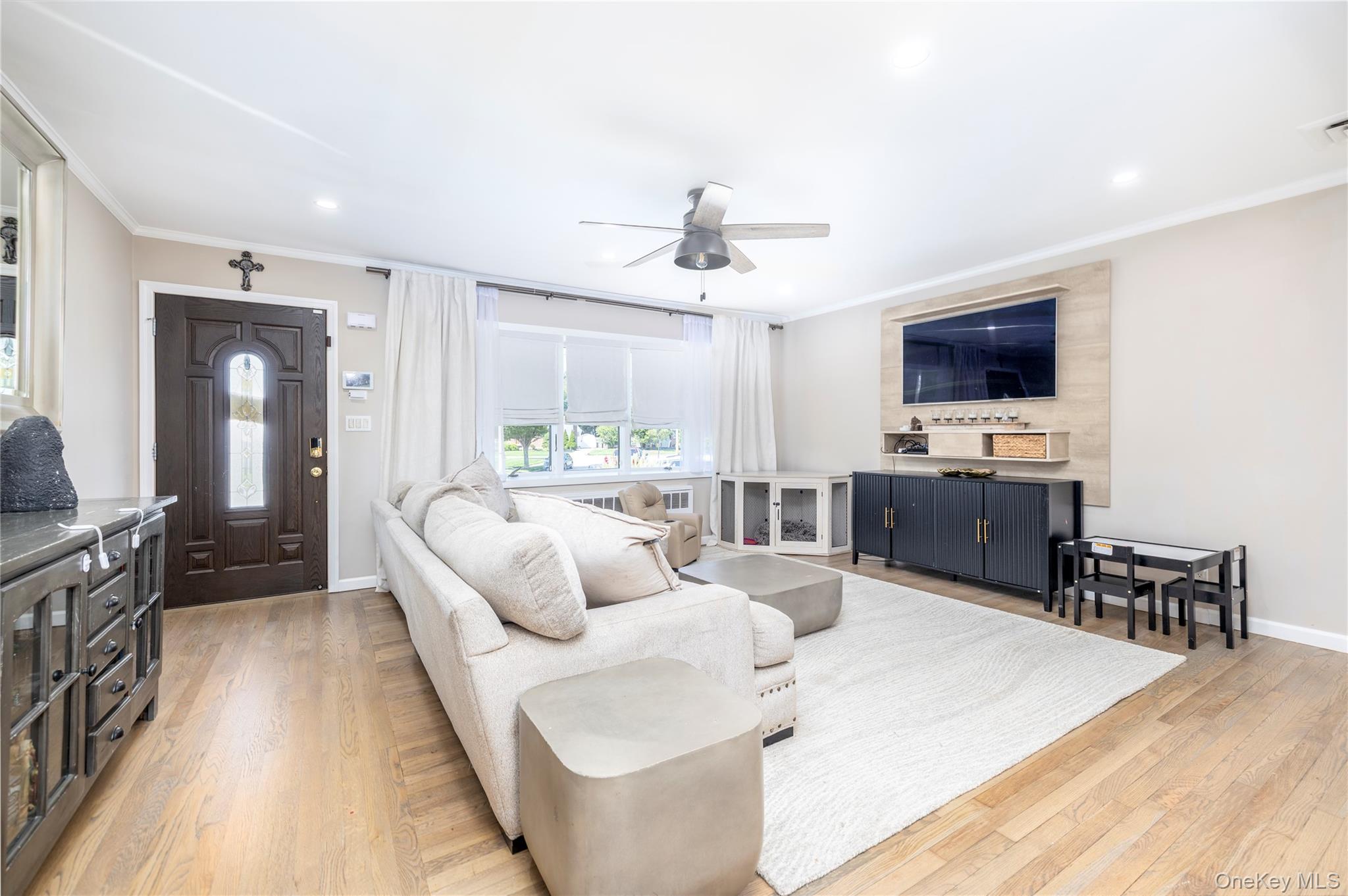 #3 photo, 5 Evelyn Court, Massapequa , NY 11758