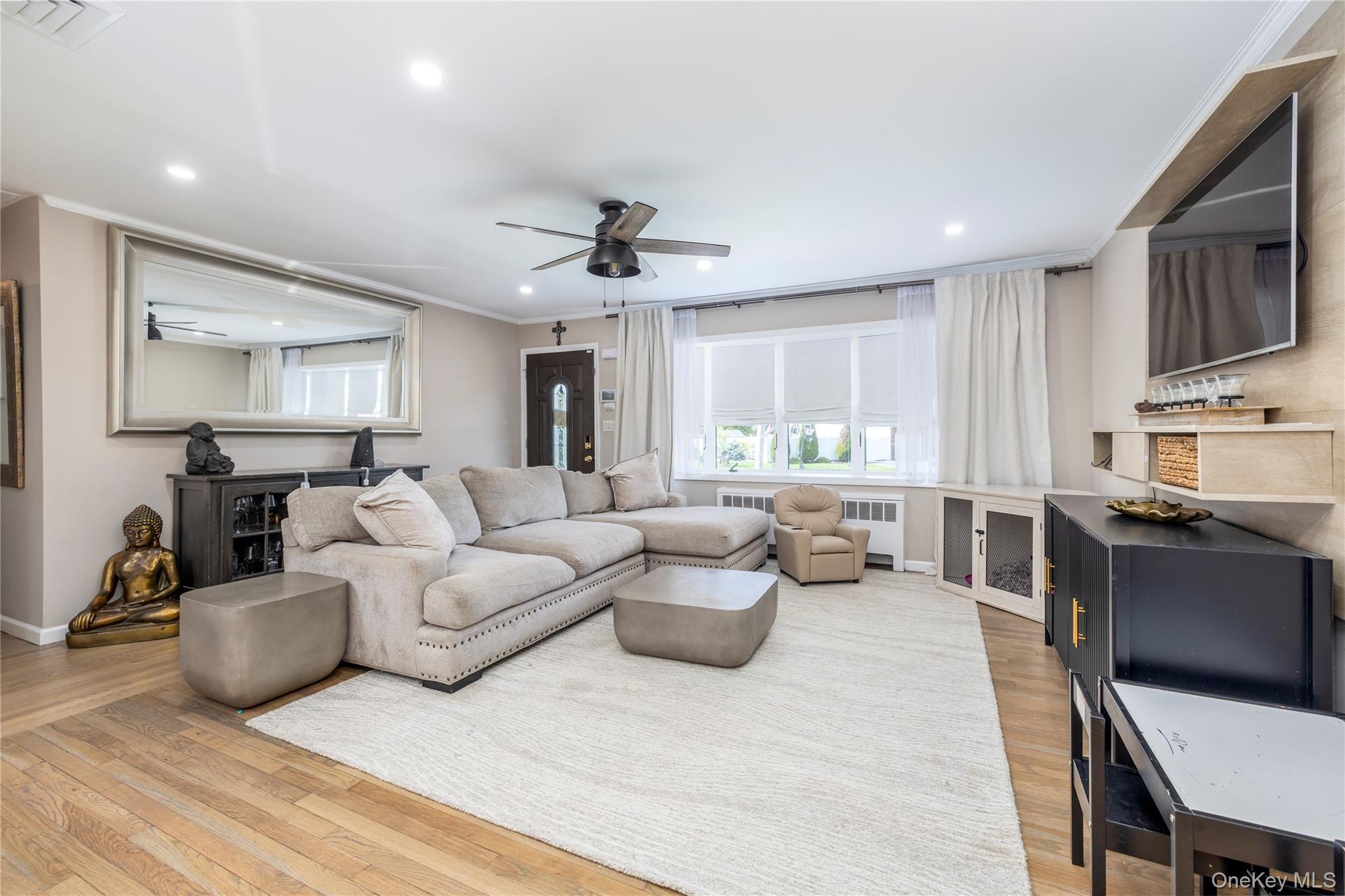 #4 photo, 5 Evelyn Court, Massapequa , NY 11758