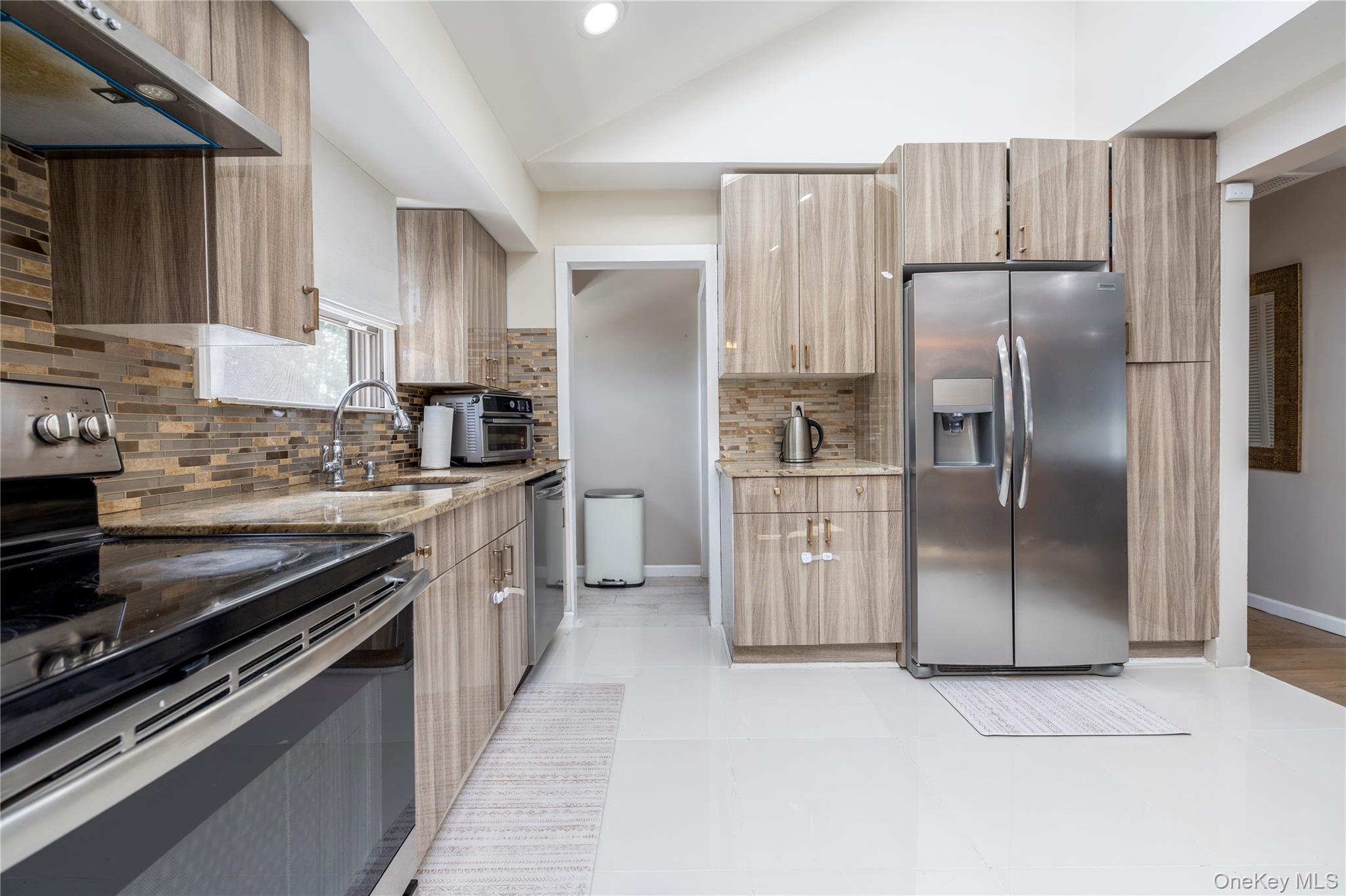 #5 photo, 5 Evelyn Court, Massapequa , NY 11758