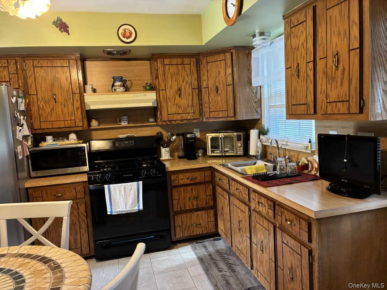 #4 photo, 123 Hawthorne Street, Mastic , NY 11950