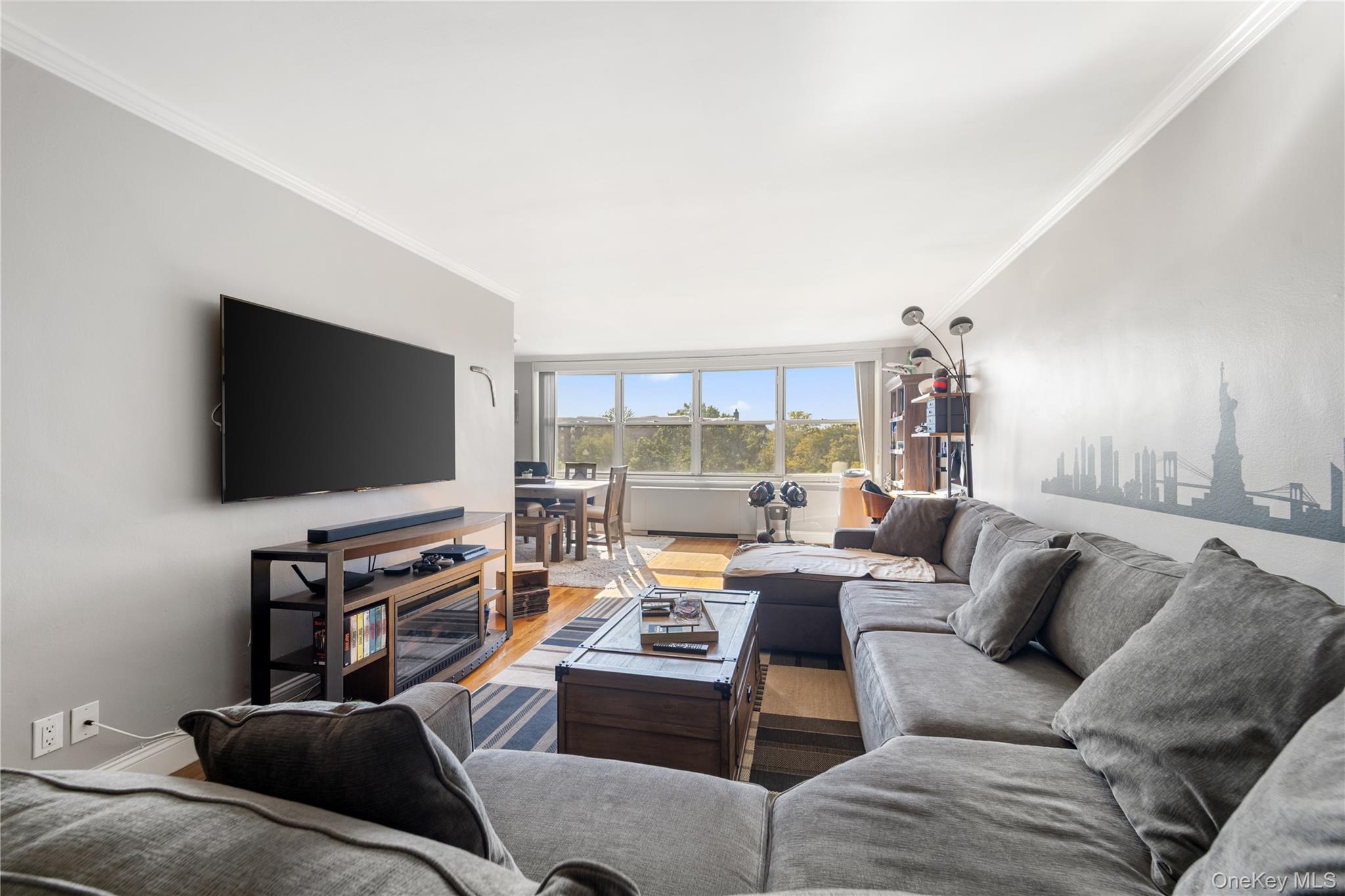 #1 photo, 211-40 18th Avenue, बेसाइड Bayside , NY 11360