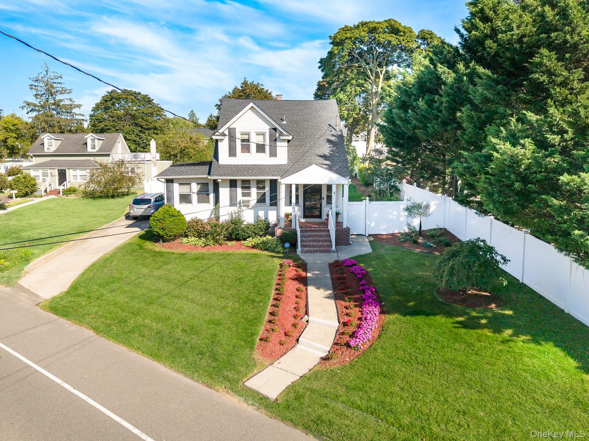 #15 photo, 724 Foxhurst Road, Baldwin , NY 11510