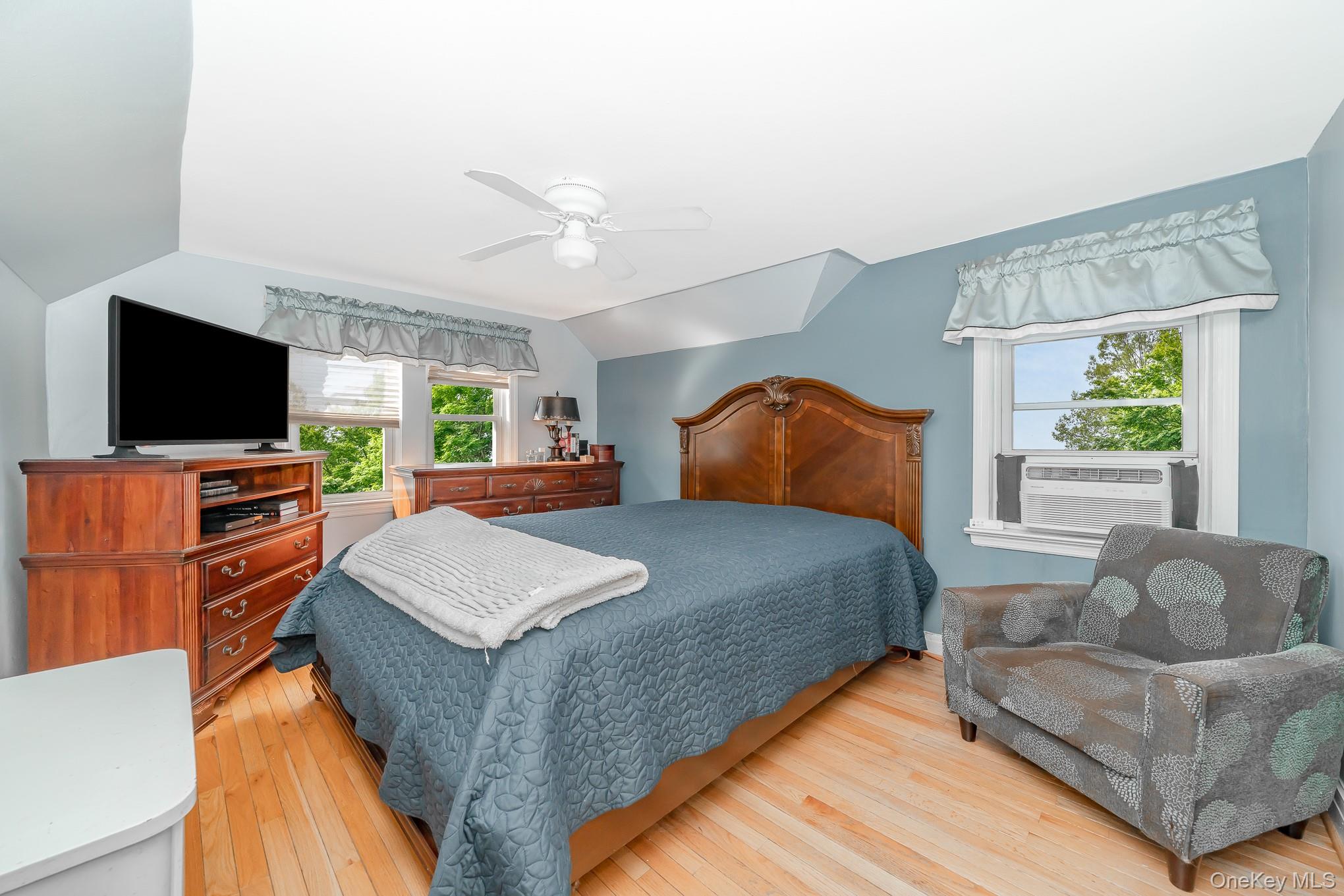 #8 photo, 724 Foxhurst Road, Baldwin , NY 11510