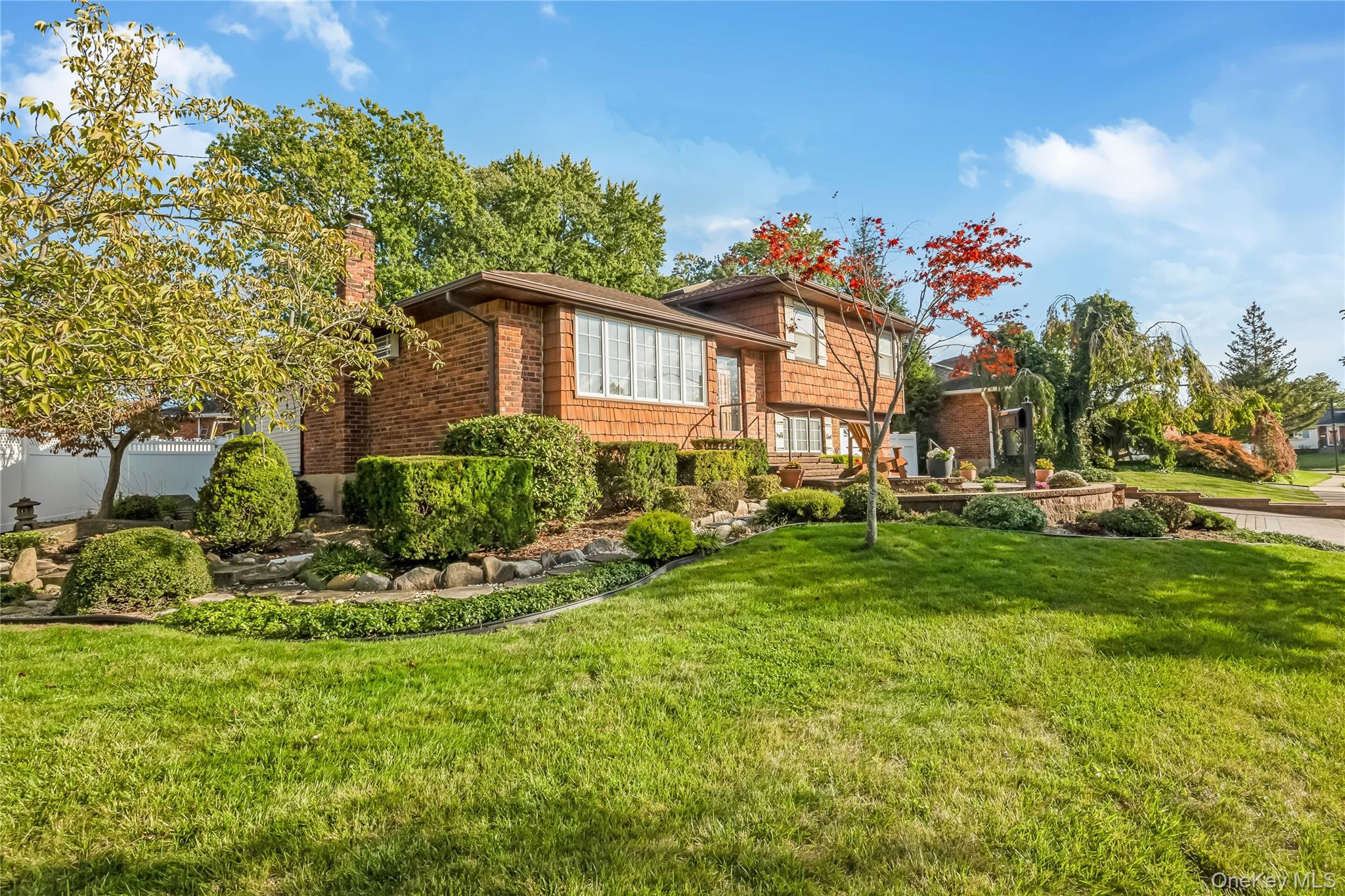 #1 photo, 40 Damin Drive, नासाउ काउंटी Farmingdale , NY 11735