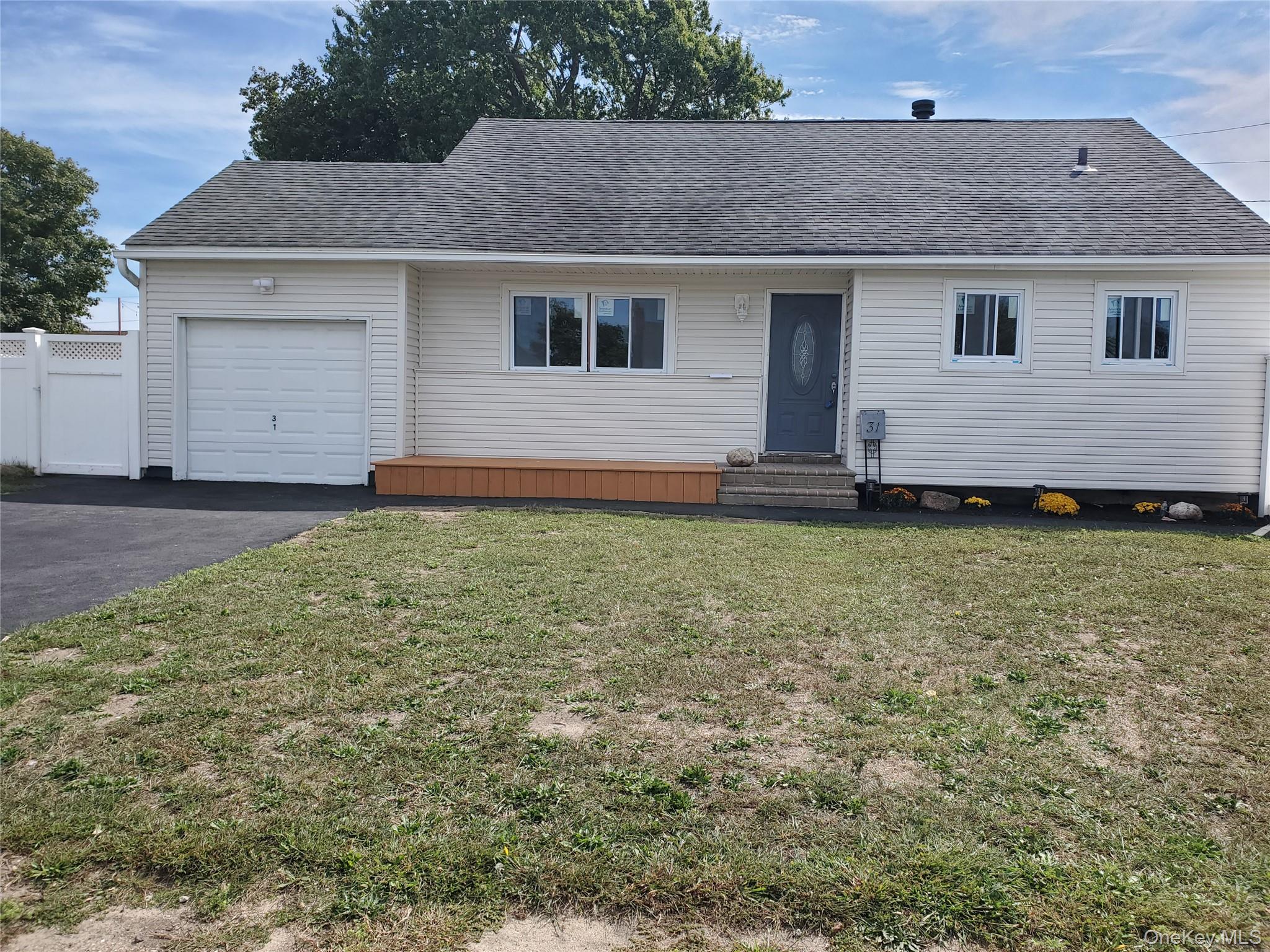 #1 photo, 31 W Marine Avenue, Lindenhurst , NY 11757