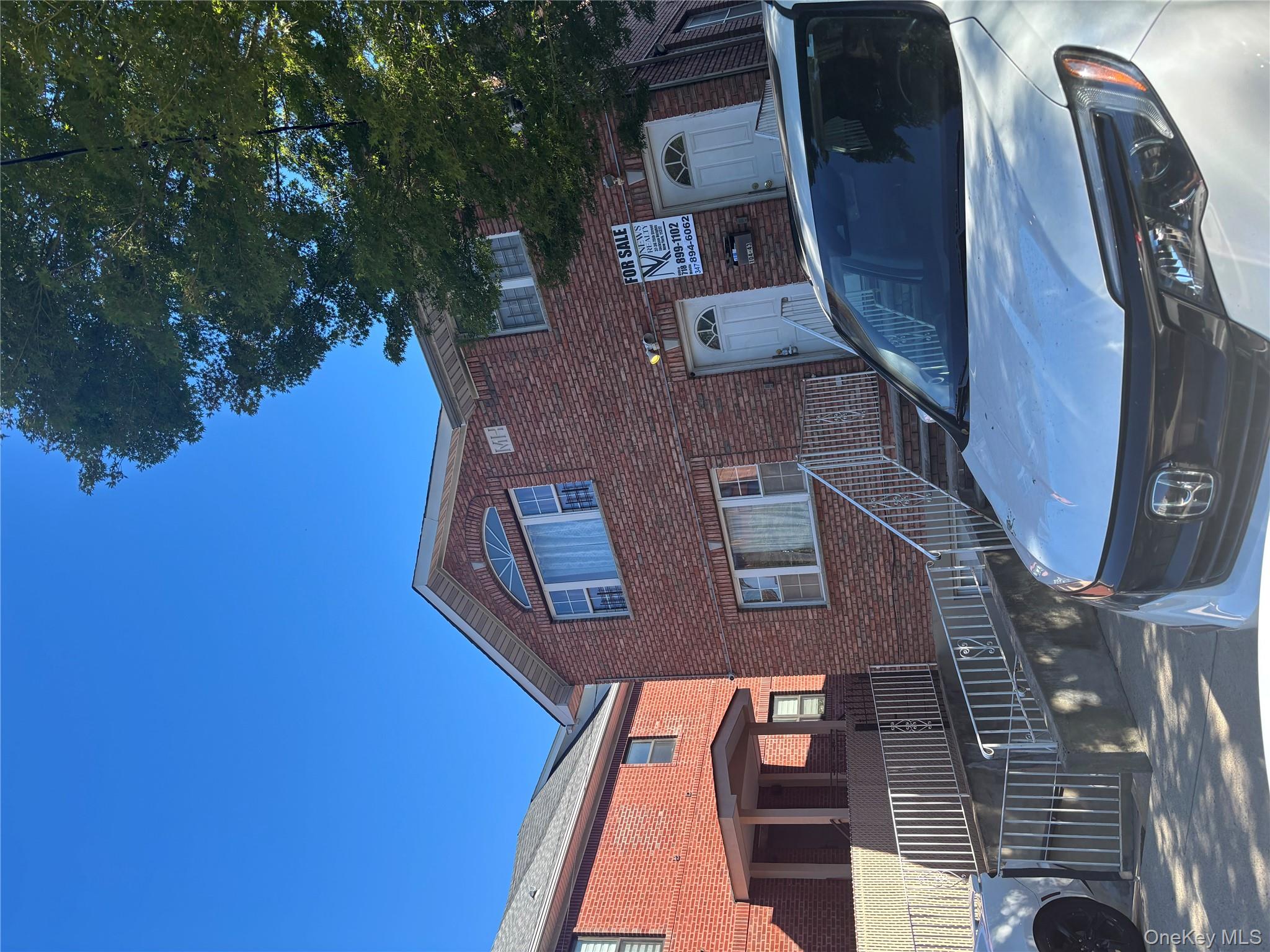 #1 photo, 10443 Ditmars Boulevard, クイーンズ区 East Elmhurst , NY 11369