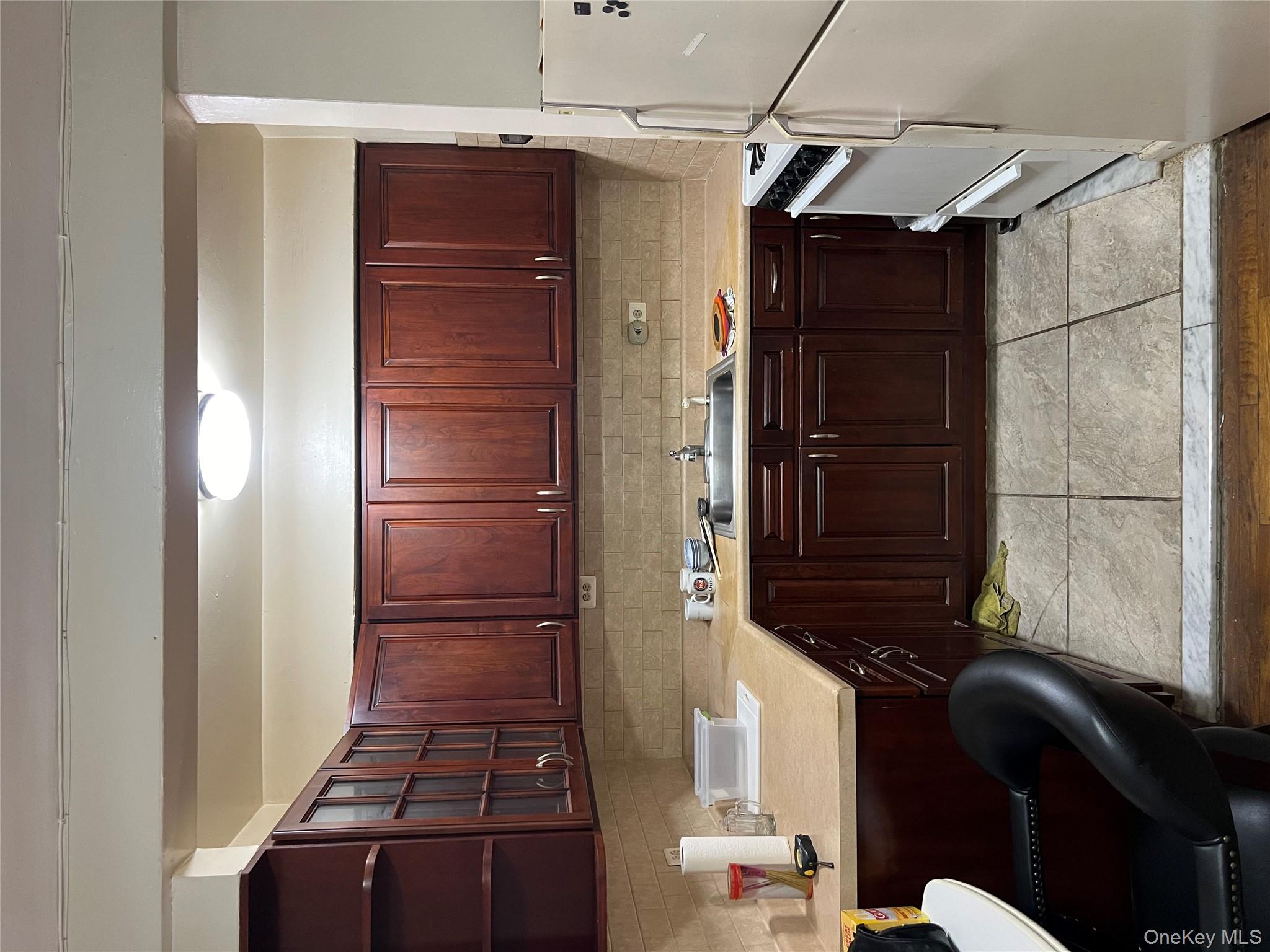 #7 photo, 84-20 51 Avenue, クイーンズ区 Elmhurst , NY 11373