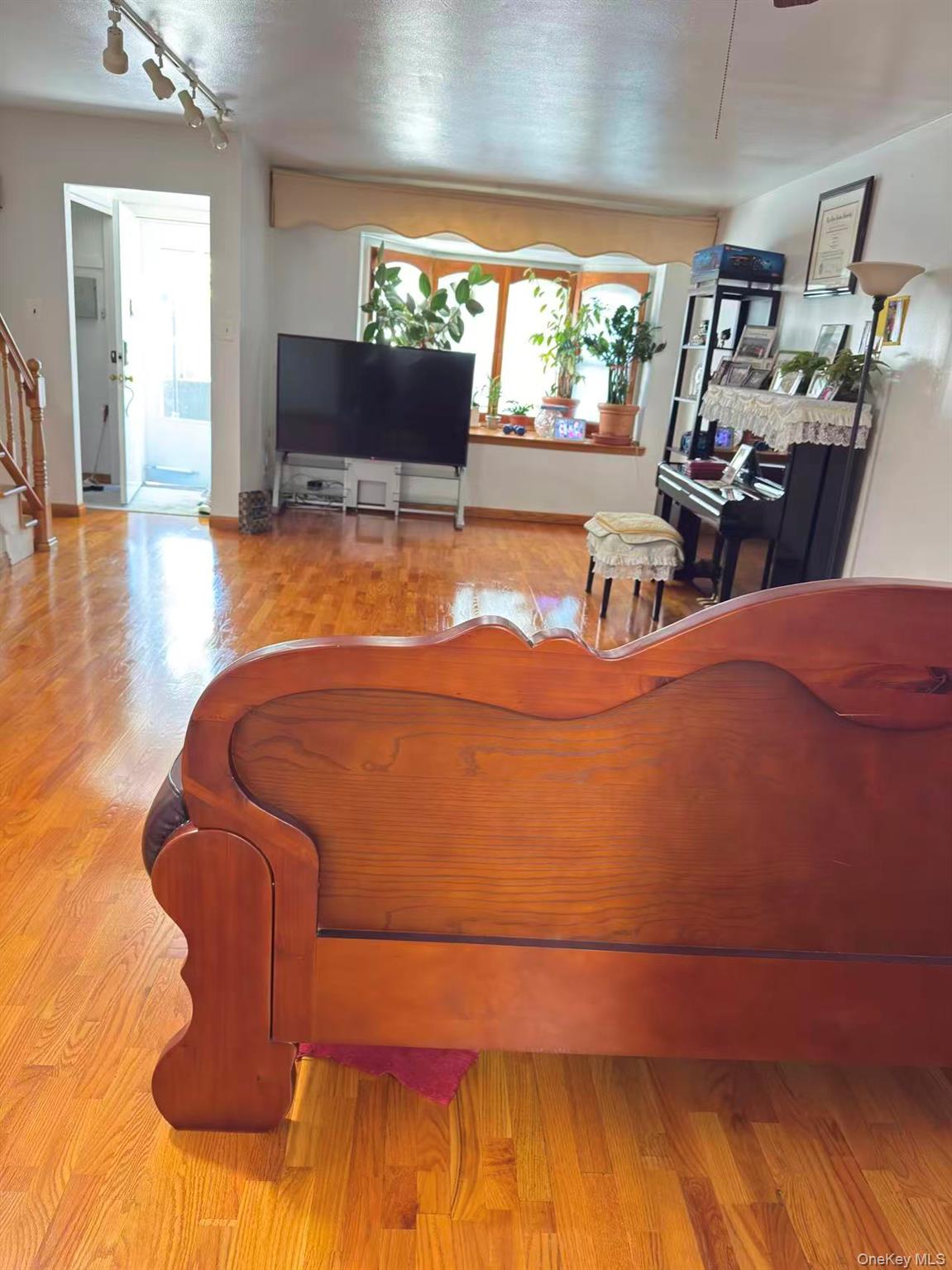 #4 photo, 62-01 Douglaston Parkway, Little Neck , NY 11362