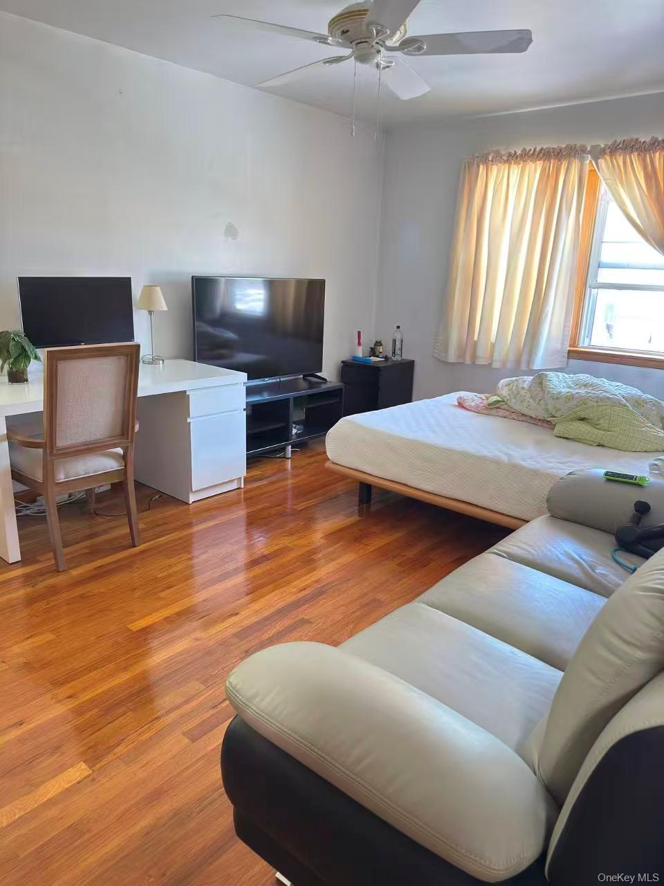 #6 photo, 62-01 Douglaston Parkway, Little Neck , NY 11362