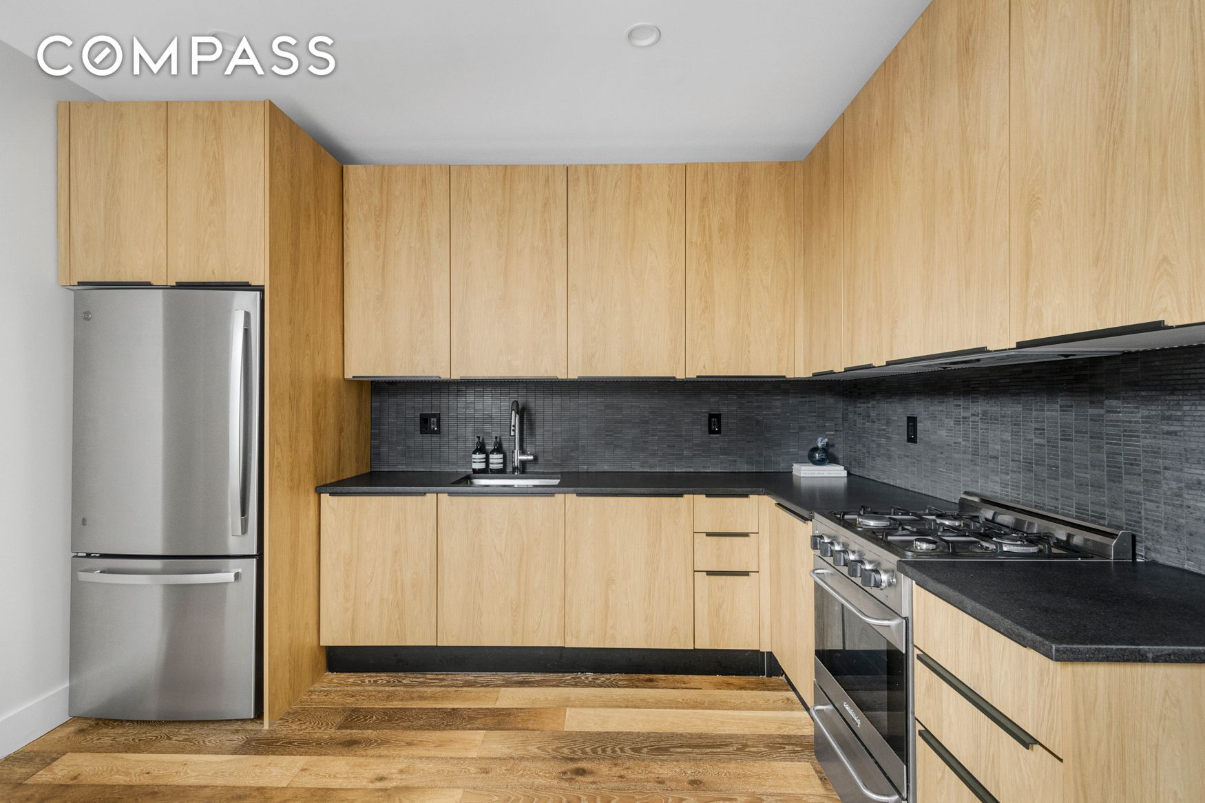 #7 photo, 249 Hull Street, ブルックリン区 Bedford-Stuyvesant , NY 11233