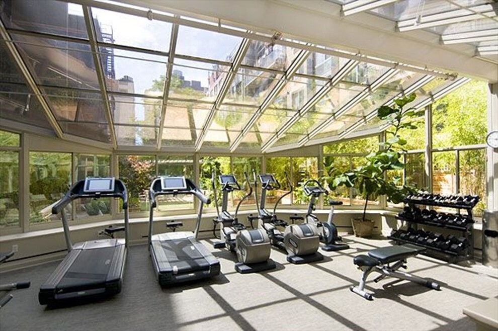 #9 photo, 505 W 47TH Street, マンハッタン Hells Kitchen , NY 10036