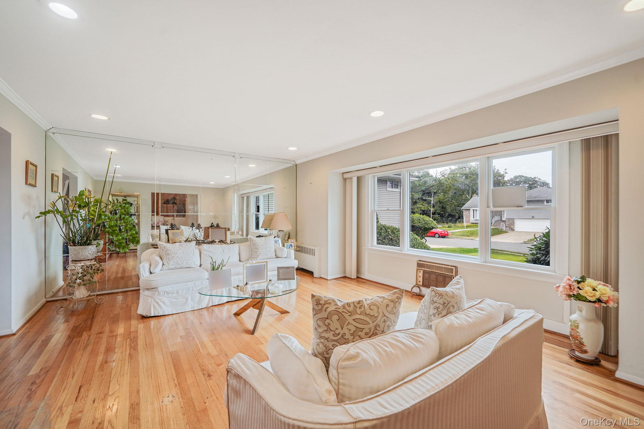 #11 photo, 7 Wilbur Lane, 长岛 Roosevelt , NY 11575