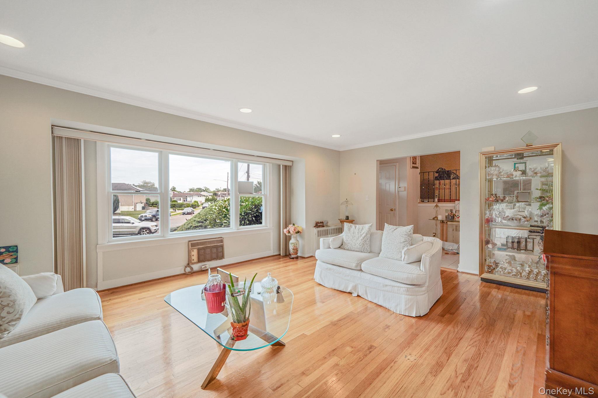 #12 photo, 7 Wilbur Lane, 长岛 Roosevelt , NY 11575