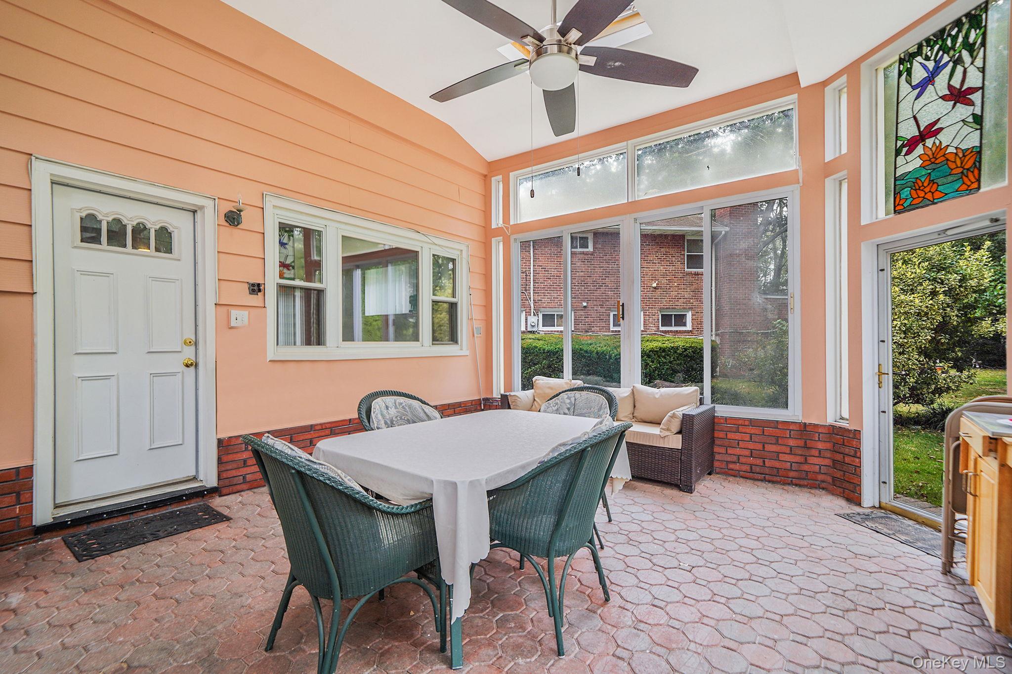 #13 photo, 7 Wilbur Lane, 长岛 Roosevelt , NY 11575