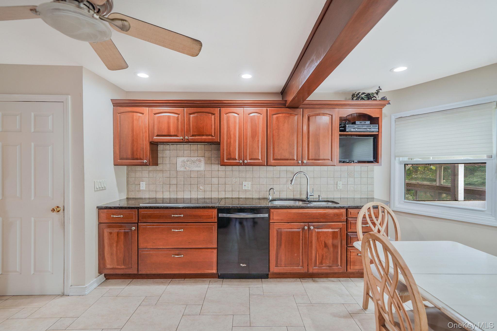 #16 photo, 7 Wilbur Lane, 长岛 Roosevelt , NY 11575