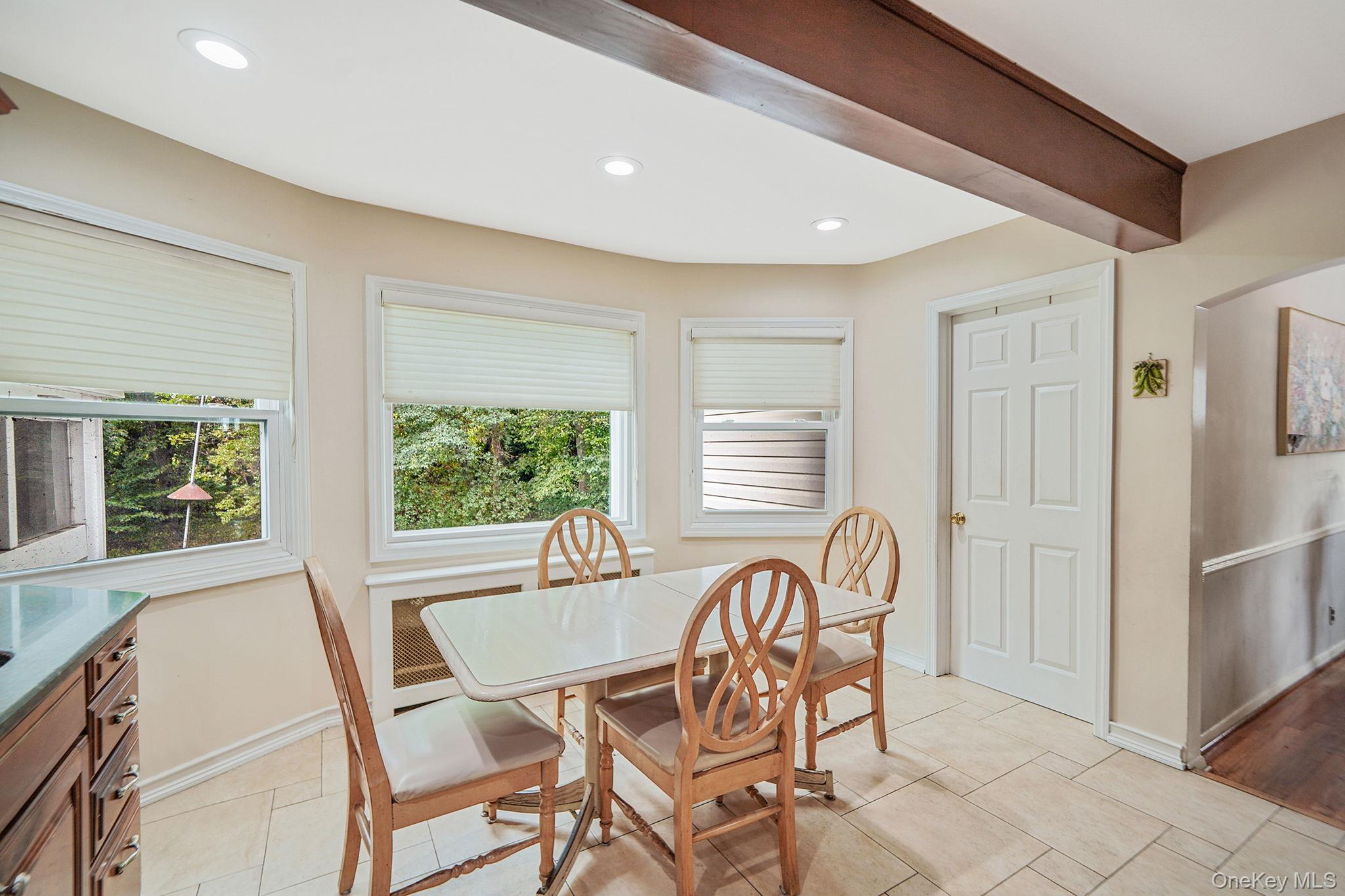 #17 photo, 7 Wilbur Lane, 长岛 Roosevelt , NY 11575