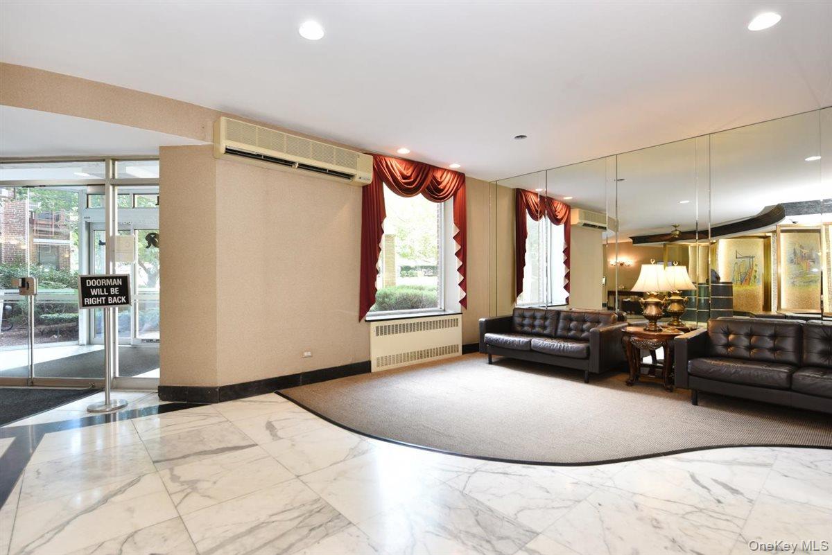 #1 photo, 84-01 Main Street, クイーンズ区 Briarwood , NY 11435