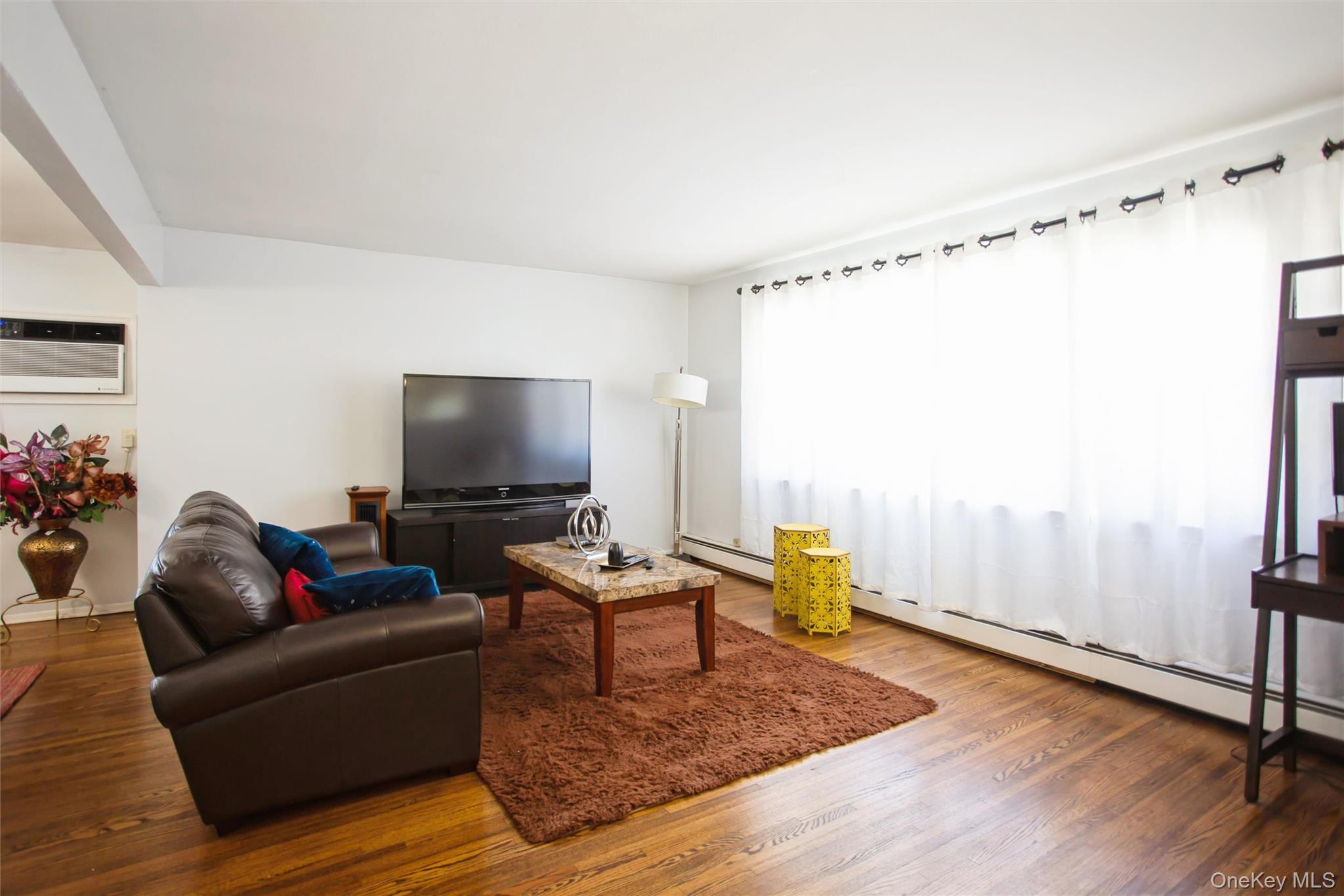 #7 photo, 200 E Euclid Street, Valley Stream , NY 11580