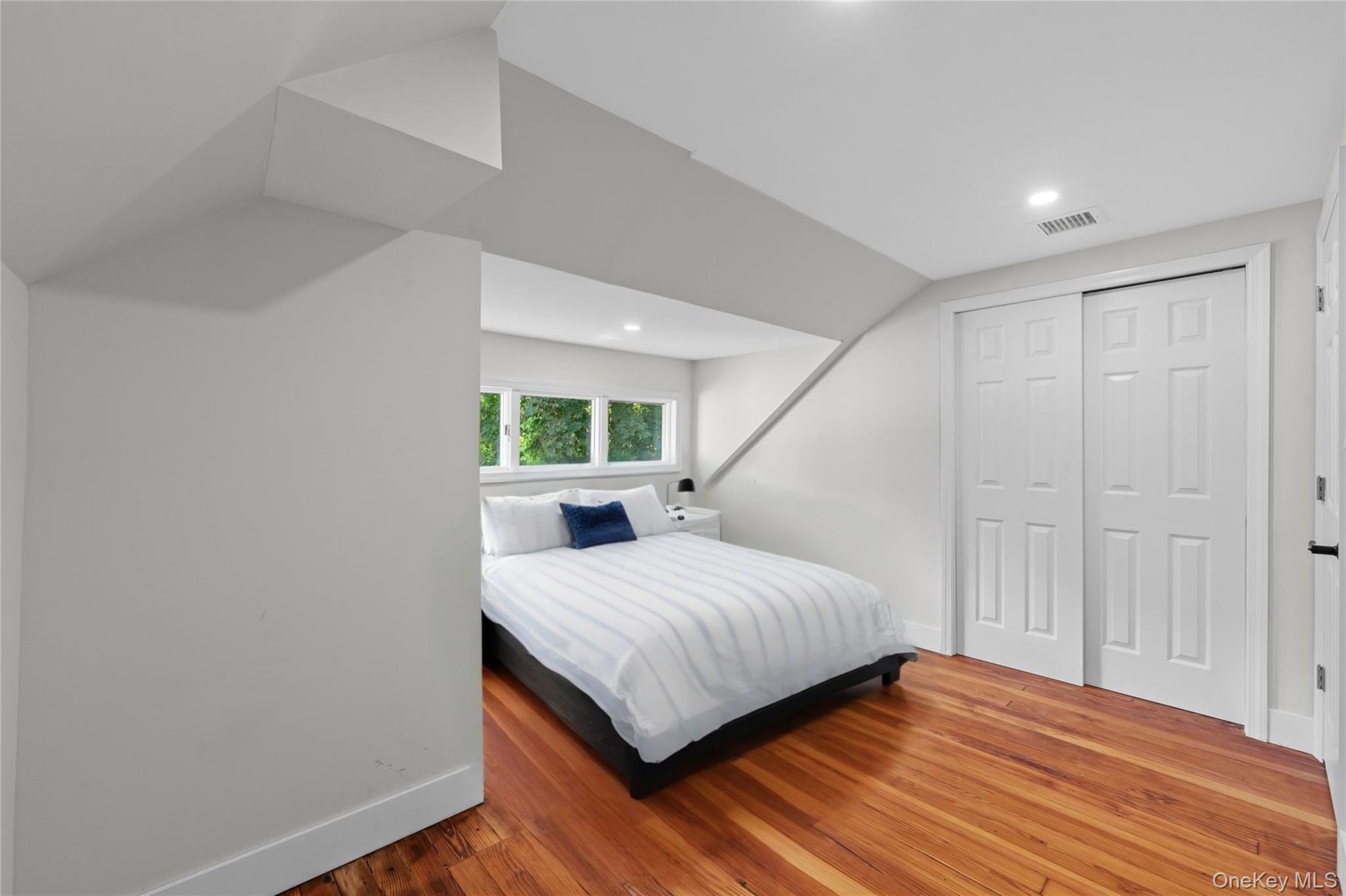 #16 photo, 15 E Hamilton Avenue, Massapequa , NY 11758