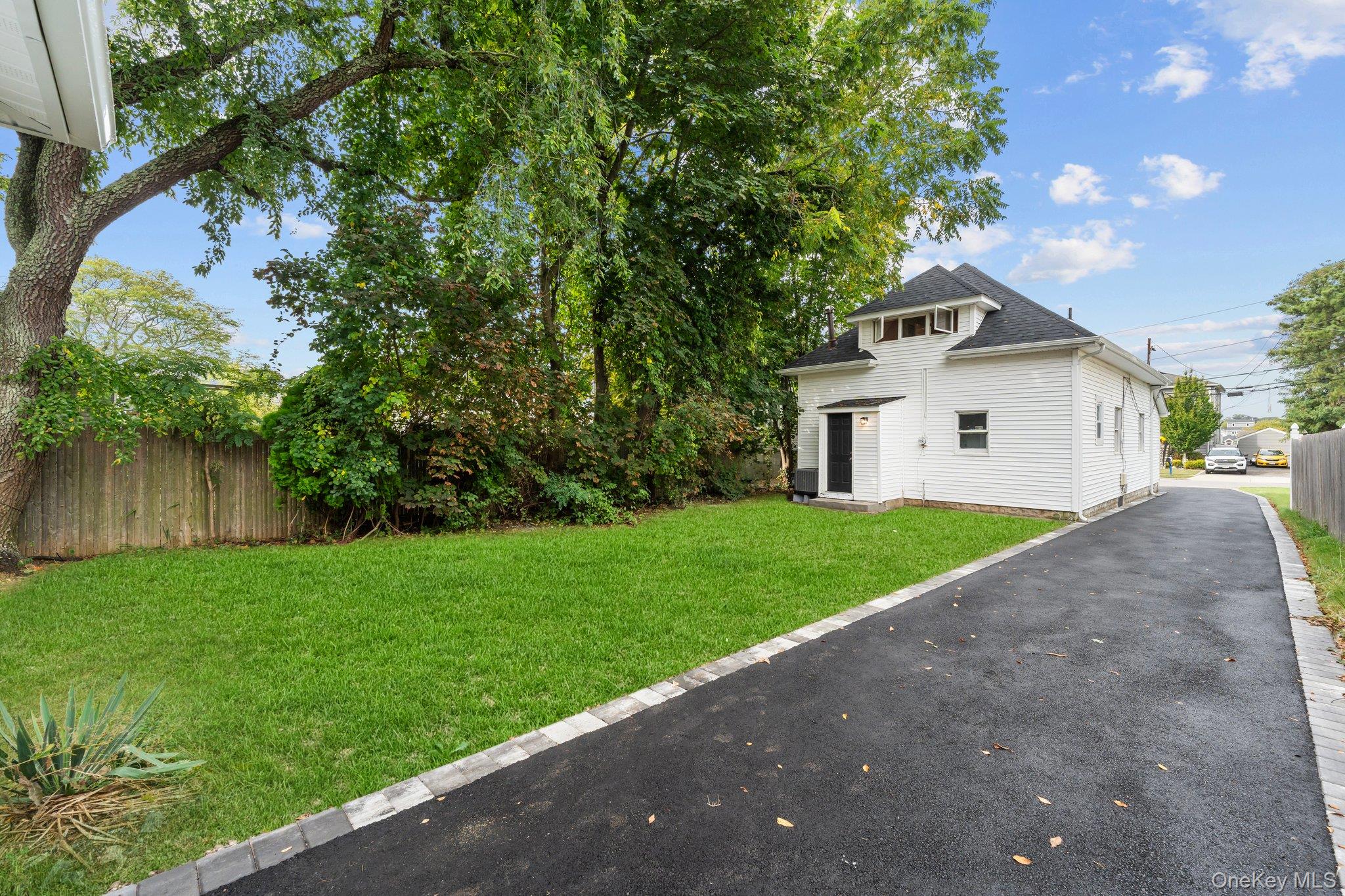 #18 photo, 15 E Hamilton Avenue, Massapequa , NY 11758