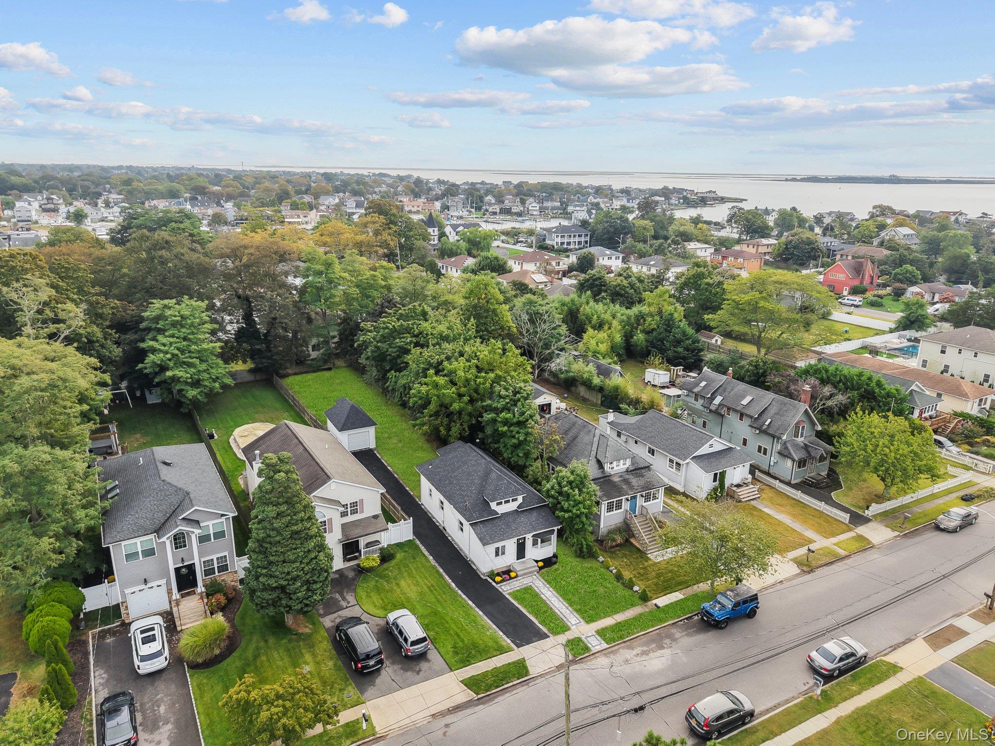 #19 photo, 15 E Hamilton Avenue, Massapequa , NY 11758