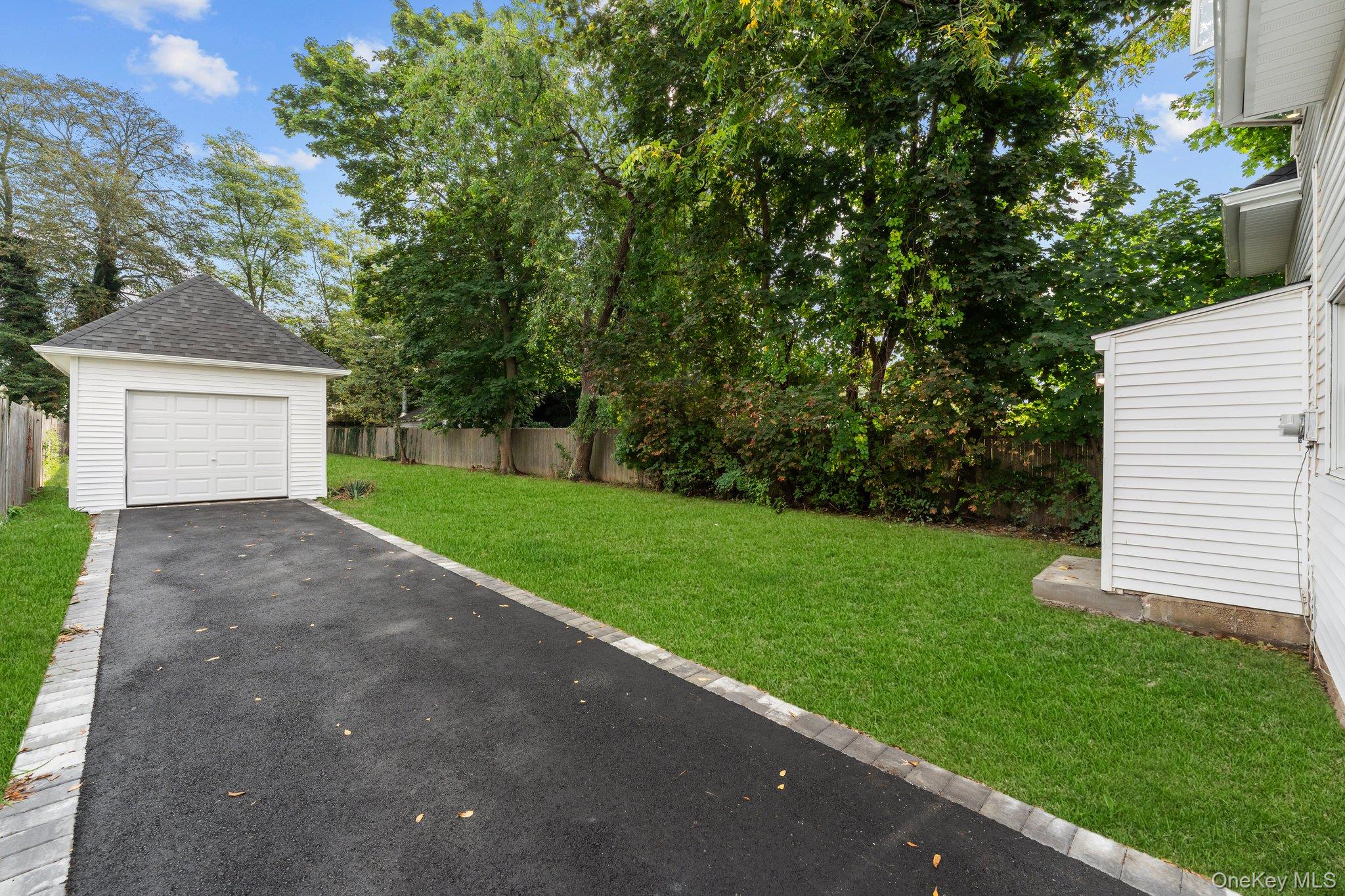 #5 photo, 15 E Hamilton Avenue, Massapequa , NY 11758