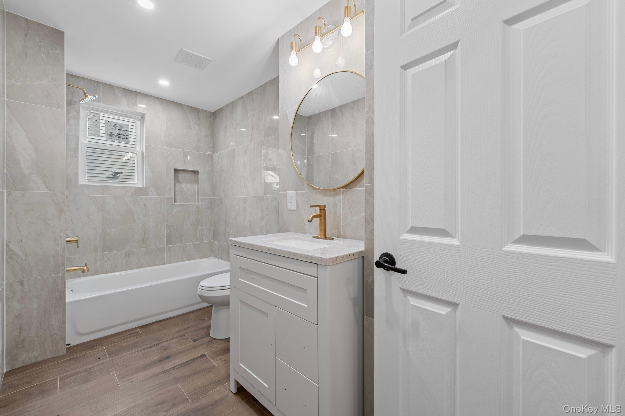 #9 photo, 15 E Hamilton Avenue, Massapequa , NY 11758