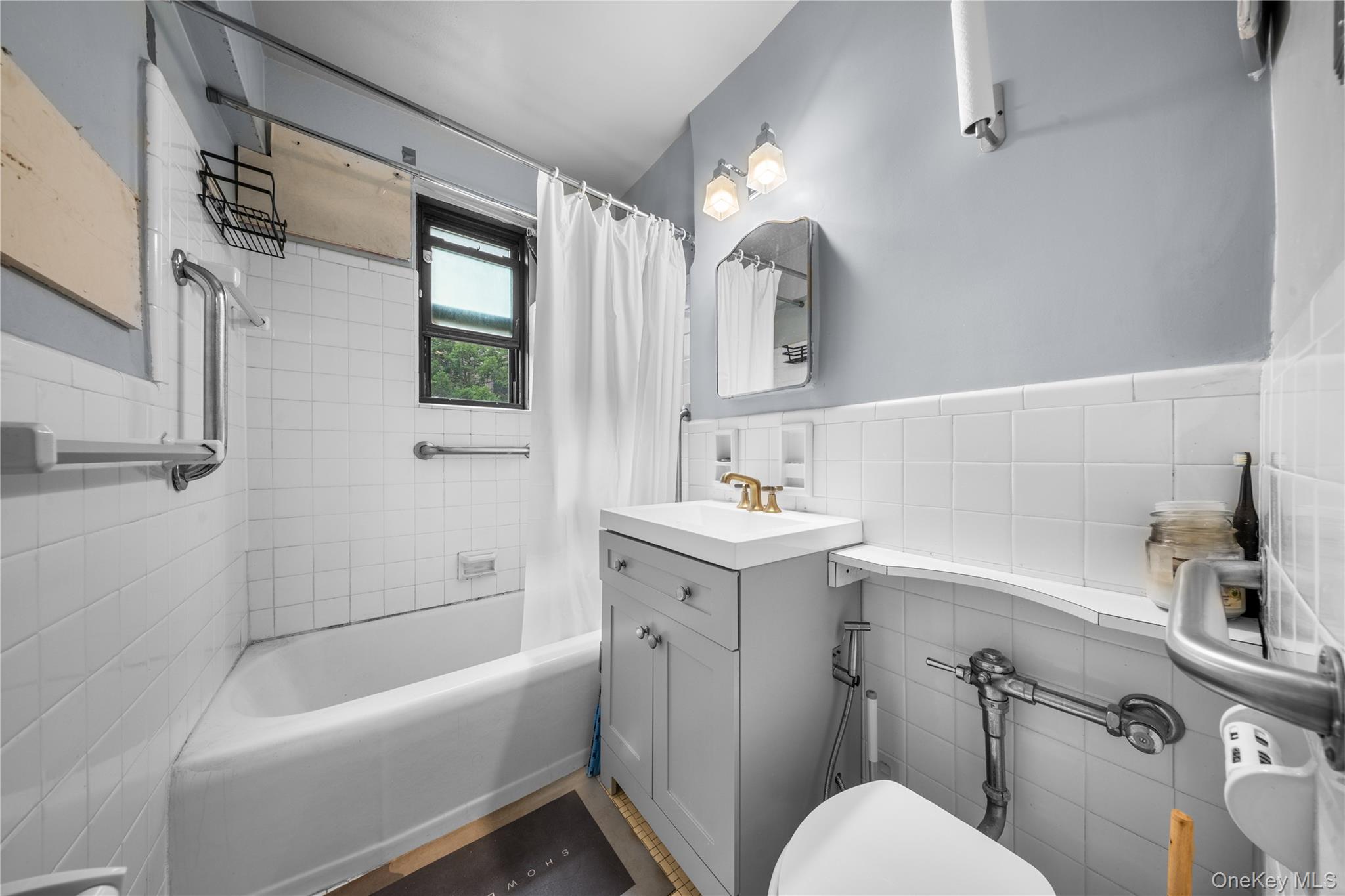 #20 photo, 22424 Union Turnpike, Oakland Gardens , NY 11364