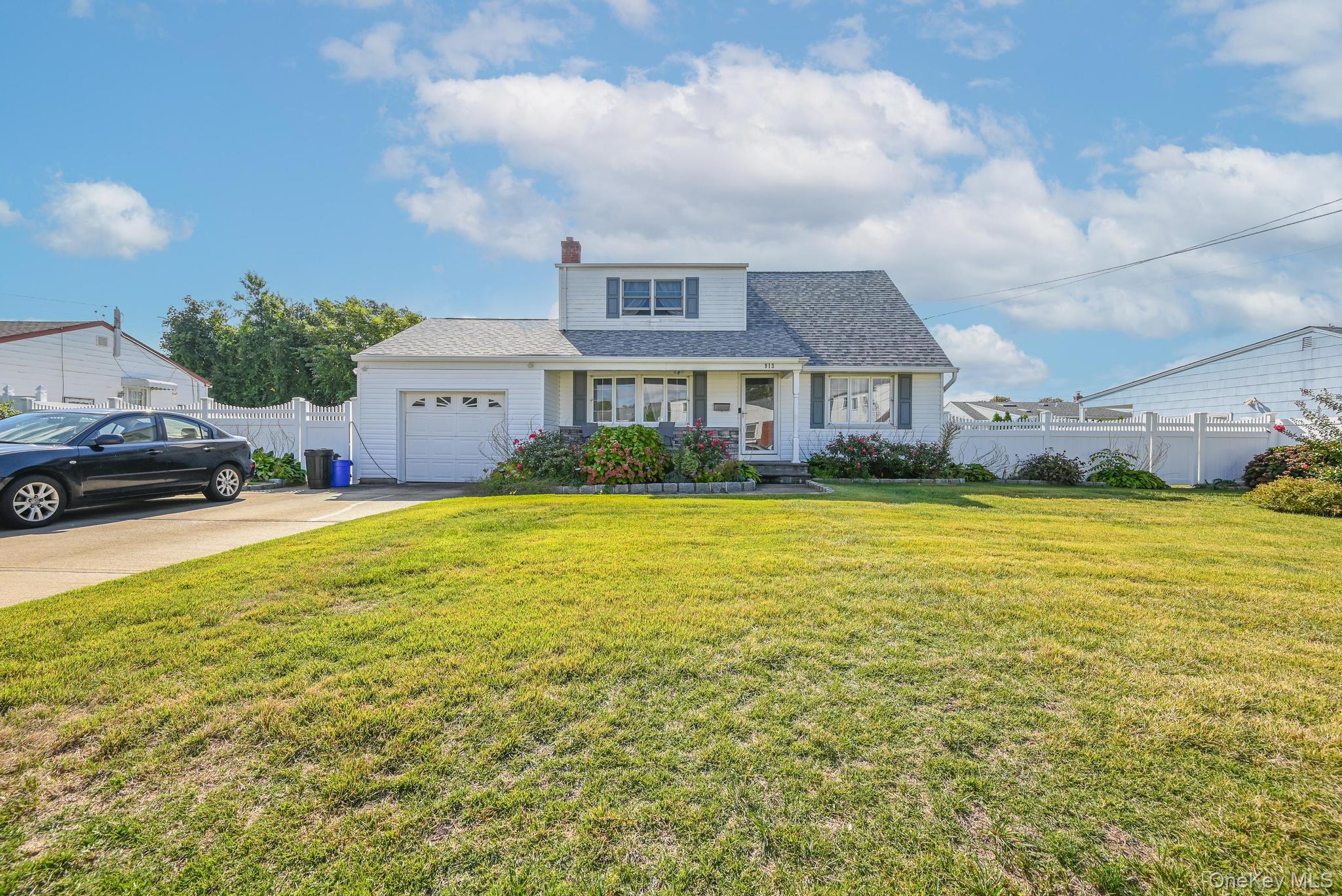 #1 photo, 913 4th Street, सफ़ोक काउंटी West Babylon , NY 11704