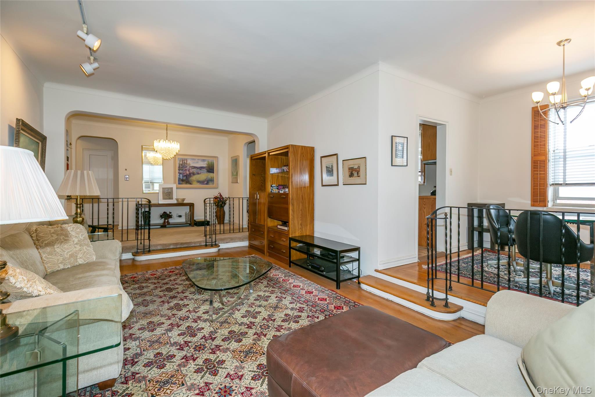 #13 photo, 77-15 113 Street, クイーンズ区 Forest Hills , NY 11375