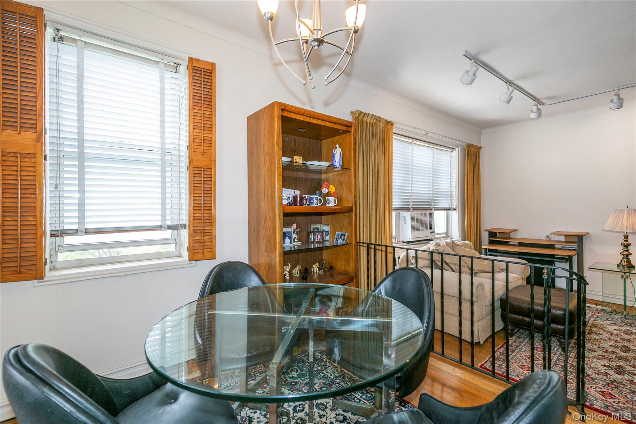 #16 photo, 77-15 113 Street, クイーンズ区 Forest Hills , NY 11375