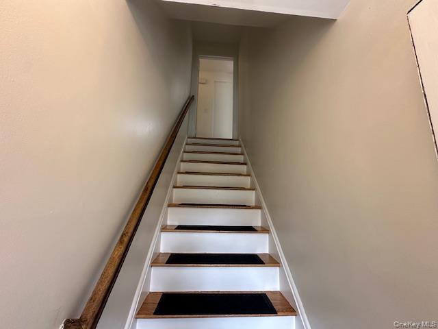 #2 photo, 6 Finch Place, Huntington , NY 11743