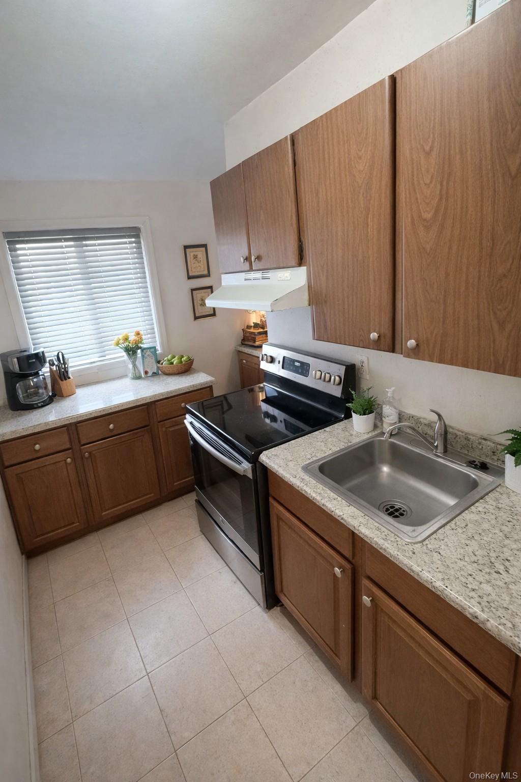 #11 photo, 2453 B Union Boulevard, Islip , NY 11751