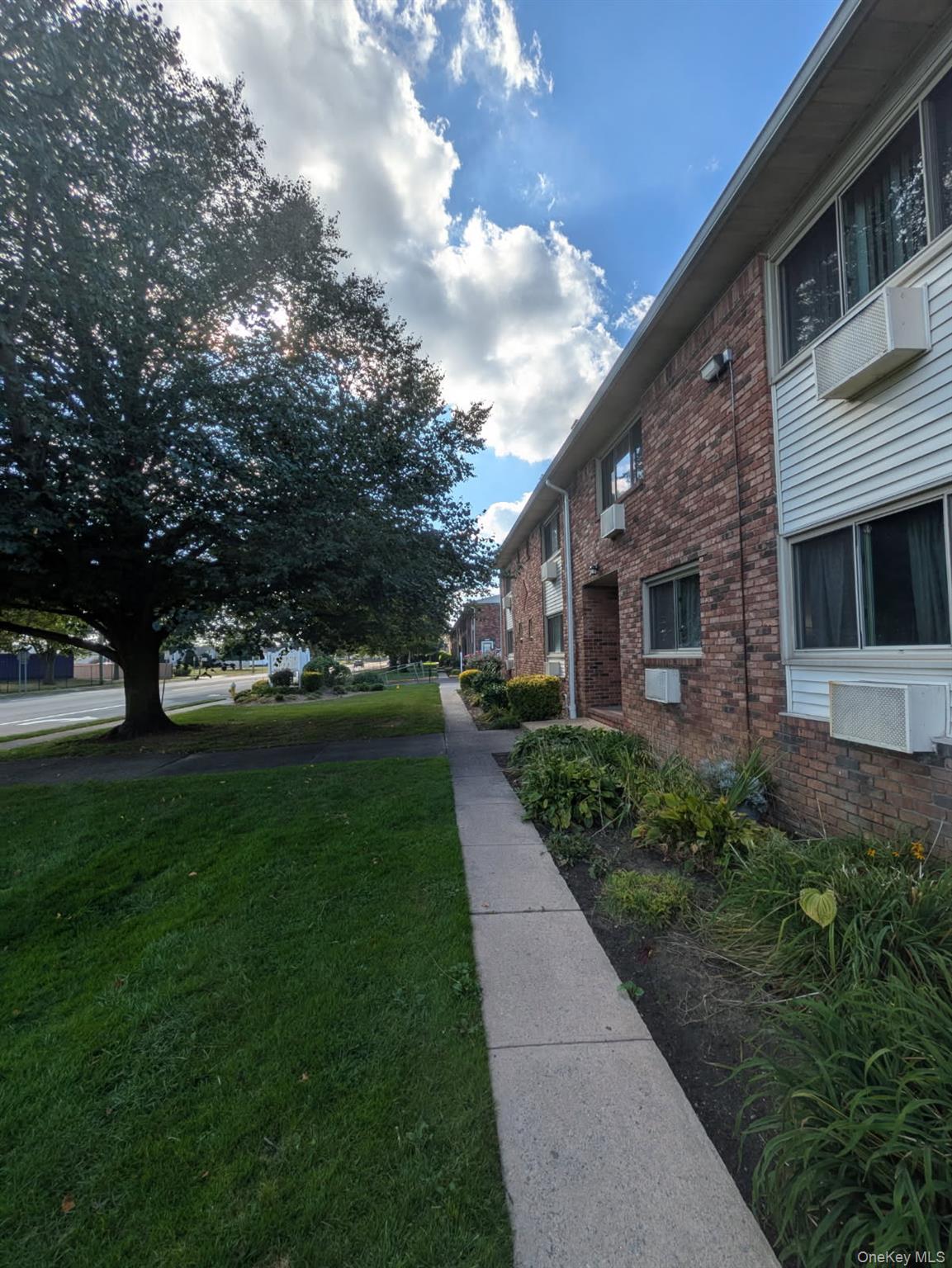 #6 photo, 2453 B Union Boulevard, सफ़ोक काउंटी Islip , NY 11751