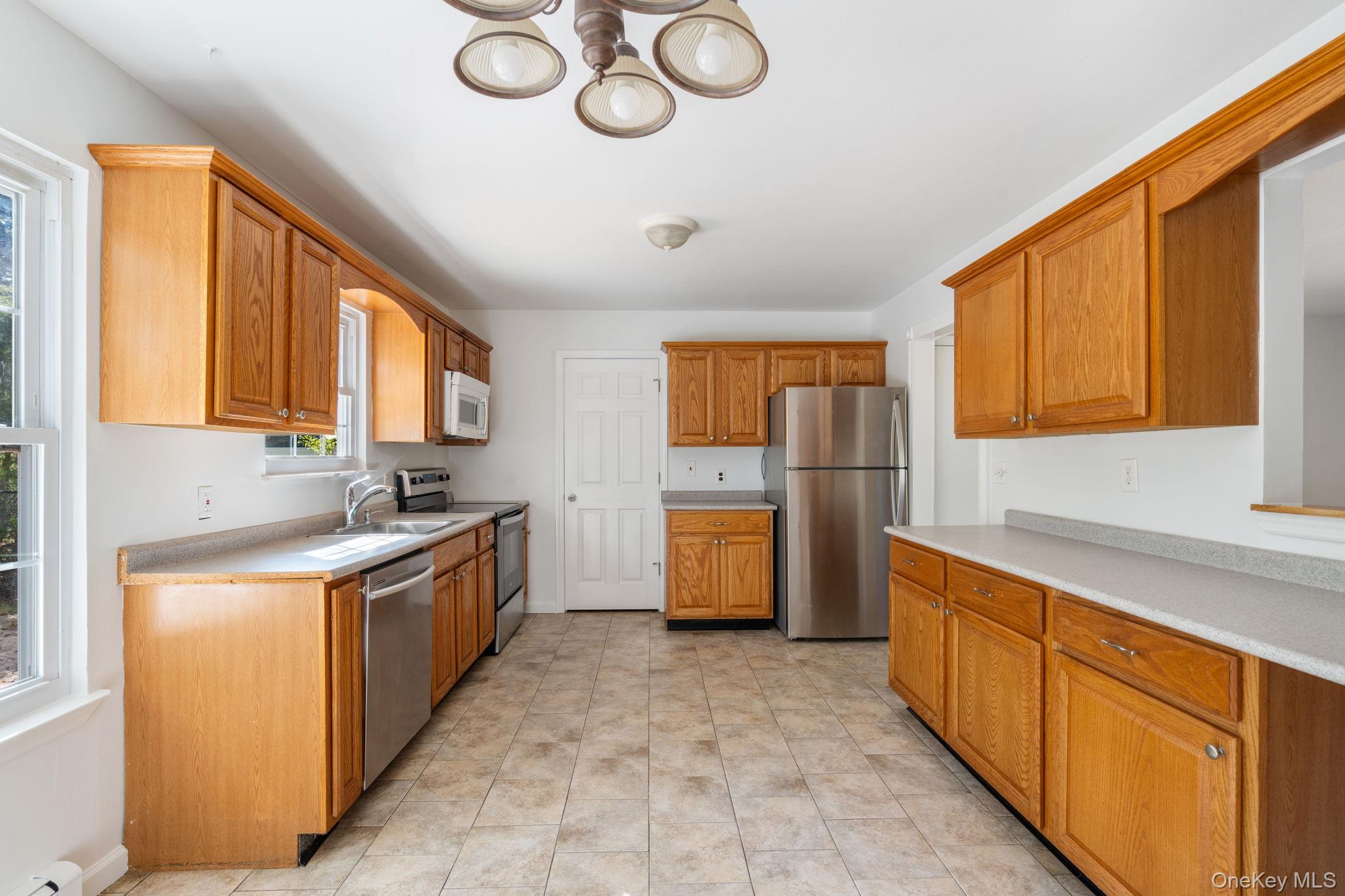 #9 photo, 40 Scenic Hills Drive, サフォーク郡 Ridge , NY 11961