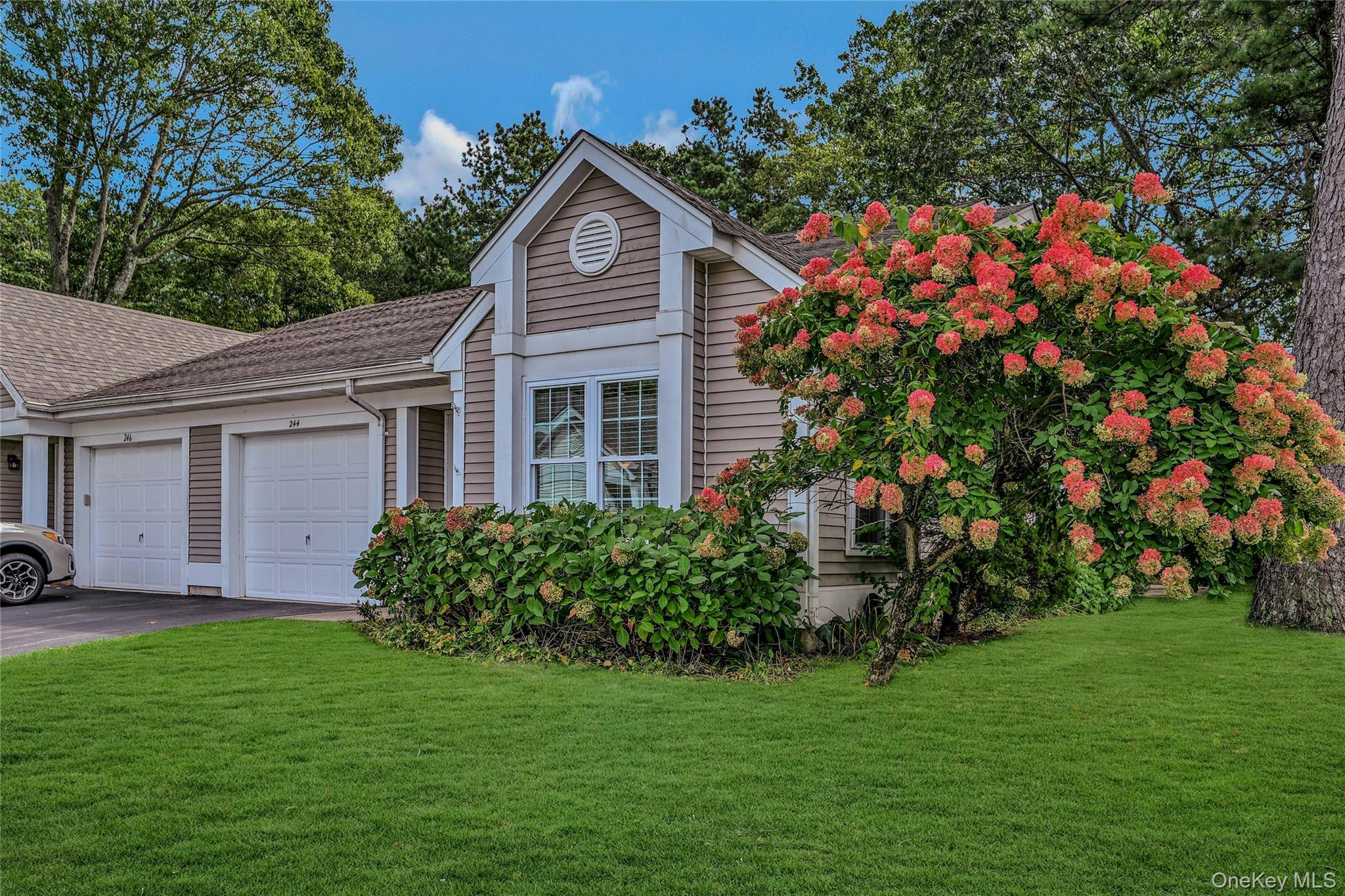 #1 photo, 244 Glen Drive, सफ़ोक काउंटी Ridge , NY 11961