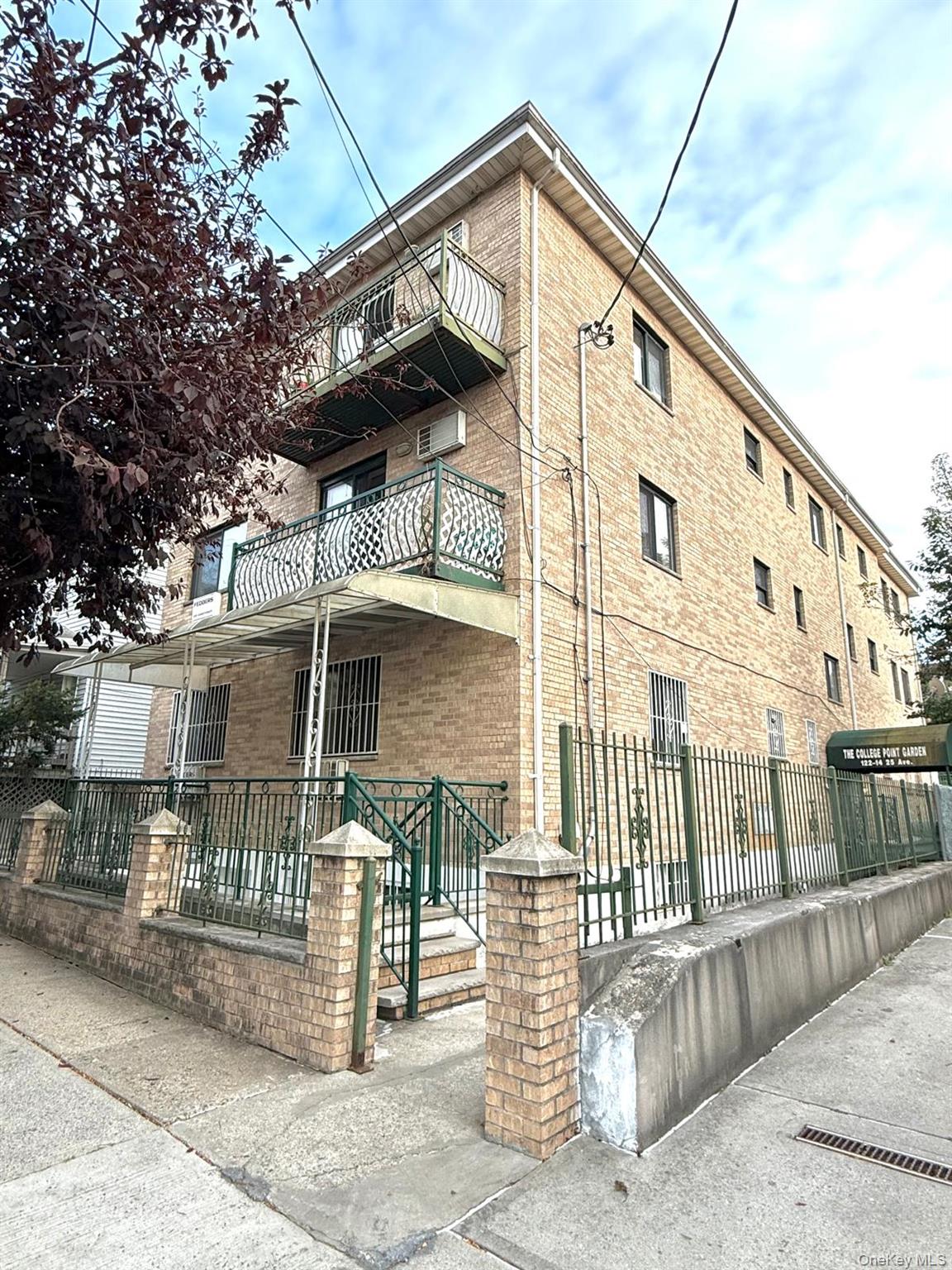 #1 photo, 12214 25th Avenue, クイーンズ区 College Point , NY 11356