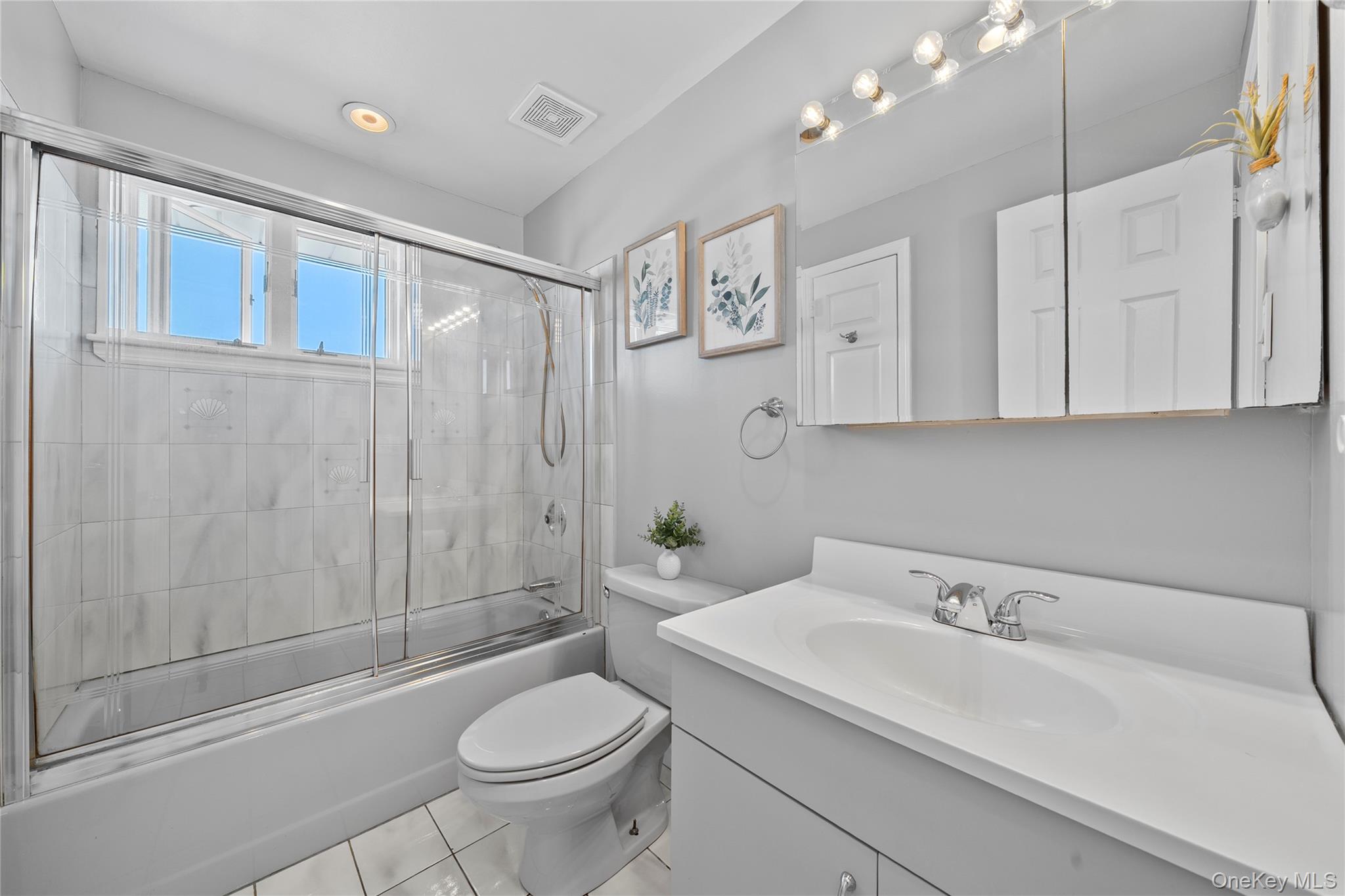 #19 photo, 15 Hayes Road, Amity Harbor , NY 11701