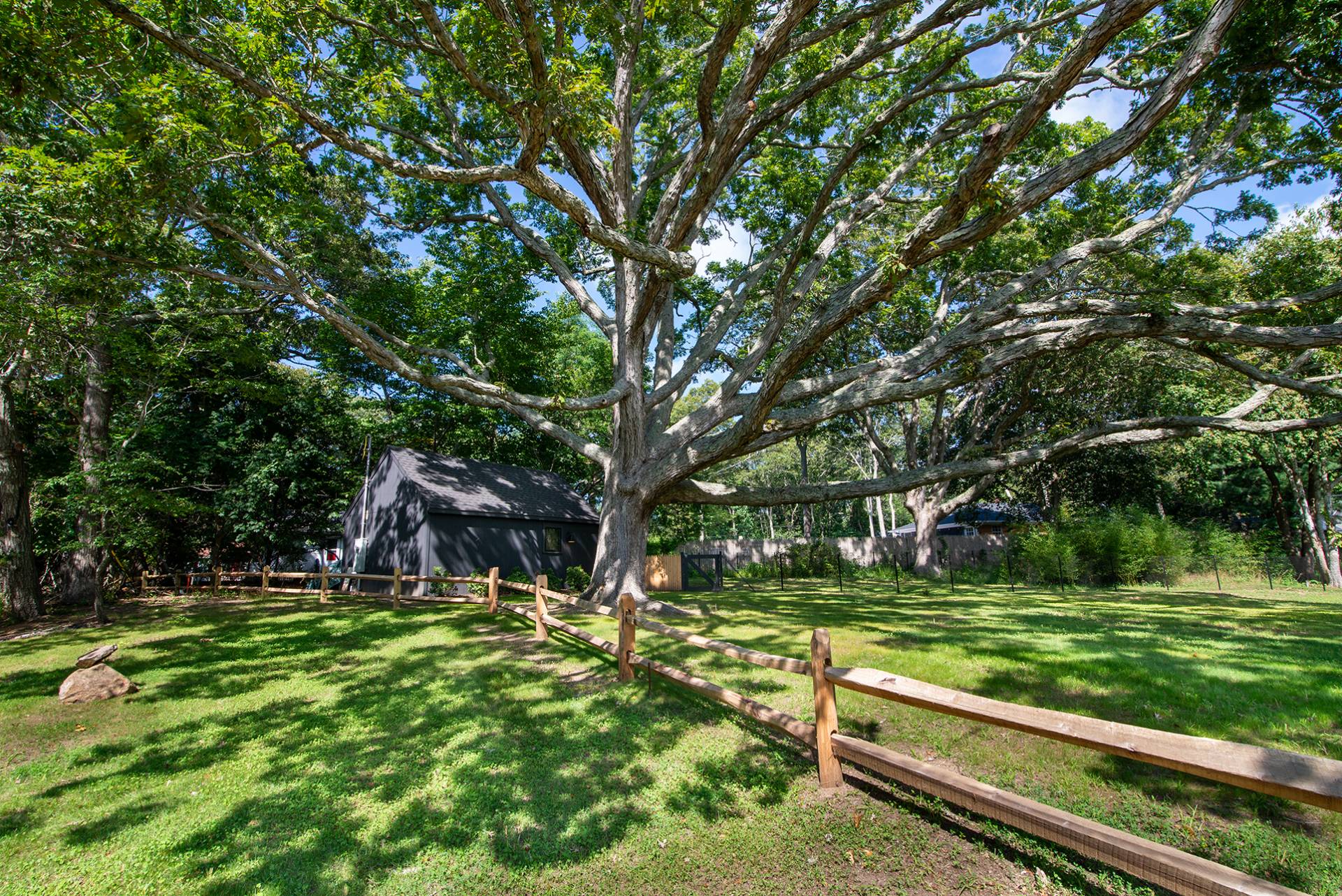 #13 photo, 240 Three Mile Harbor - Hog Creek Hwy, サフォーク郡 East Hampton , NY 11937