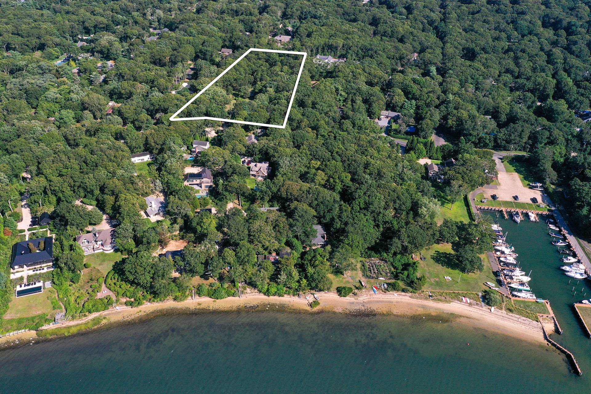 #14 photo, 240 Three Mile Harbor - Hog Creek Hwy, サフォーク郡 East Hampton , NY 11937